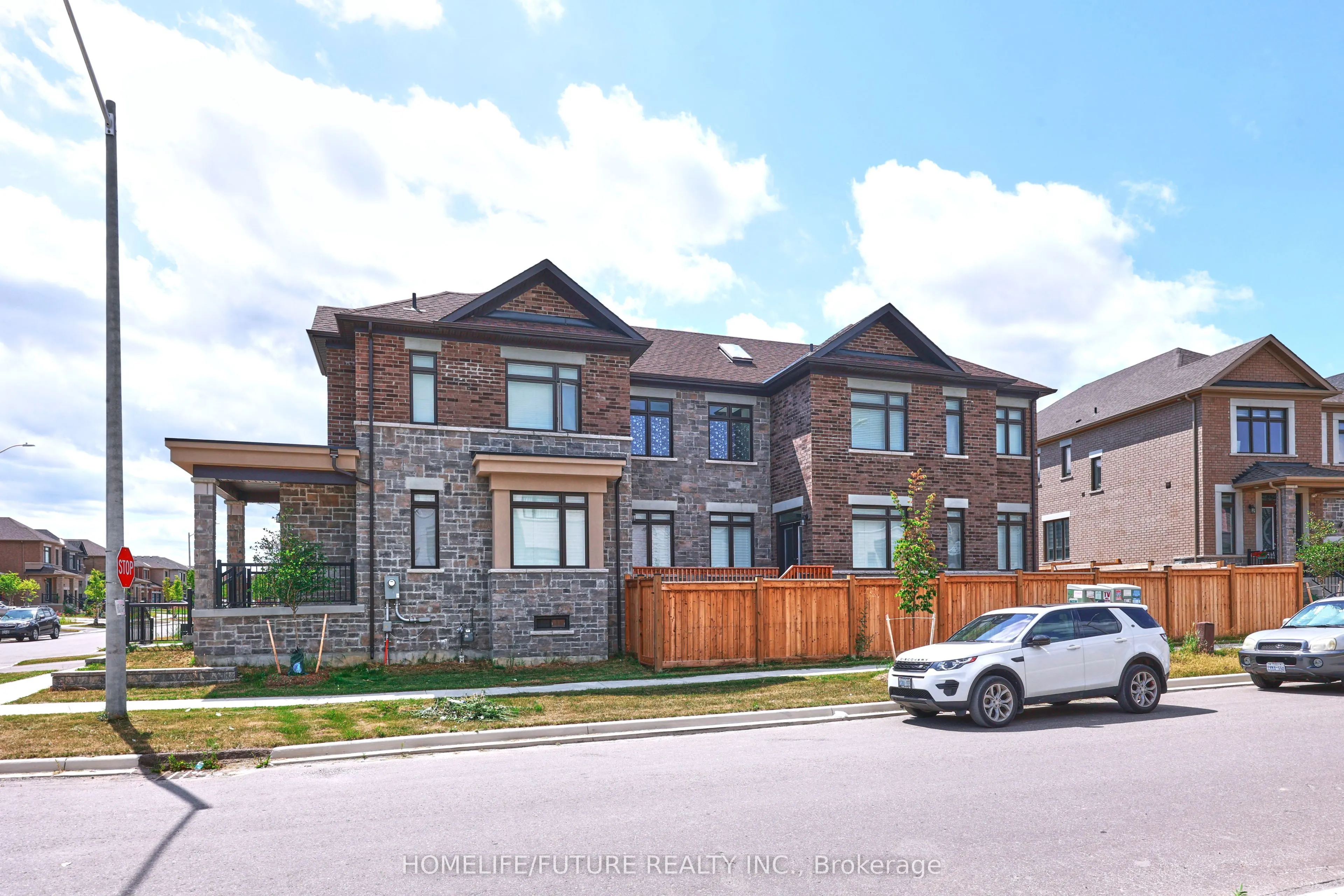 28 Jinnah Avenue E