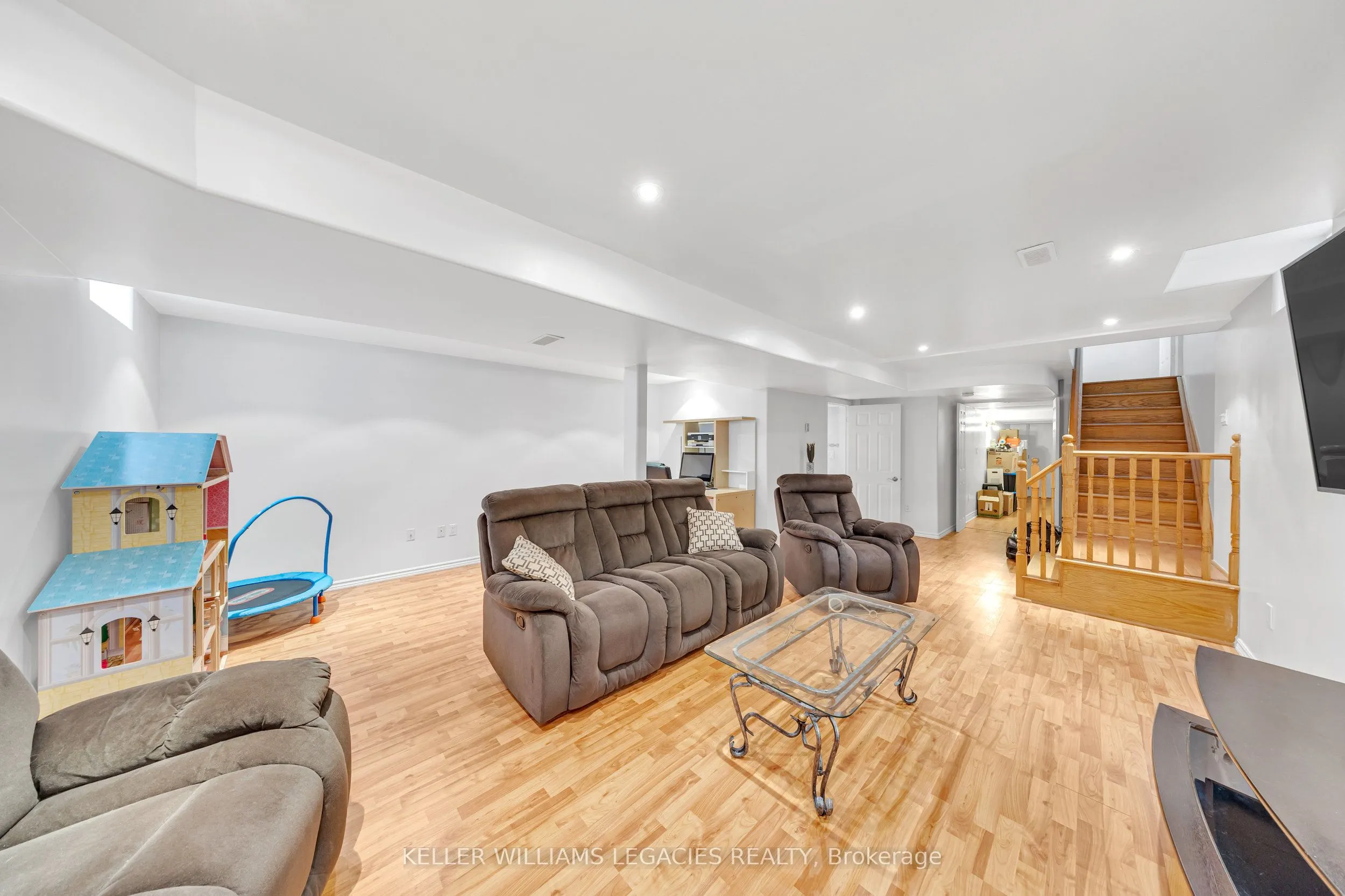 11 Neuchatel Avenue