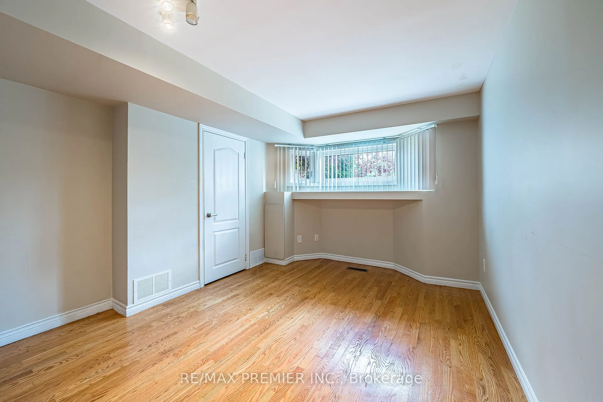 457 Glenkindie Avenue