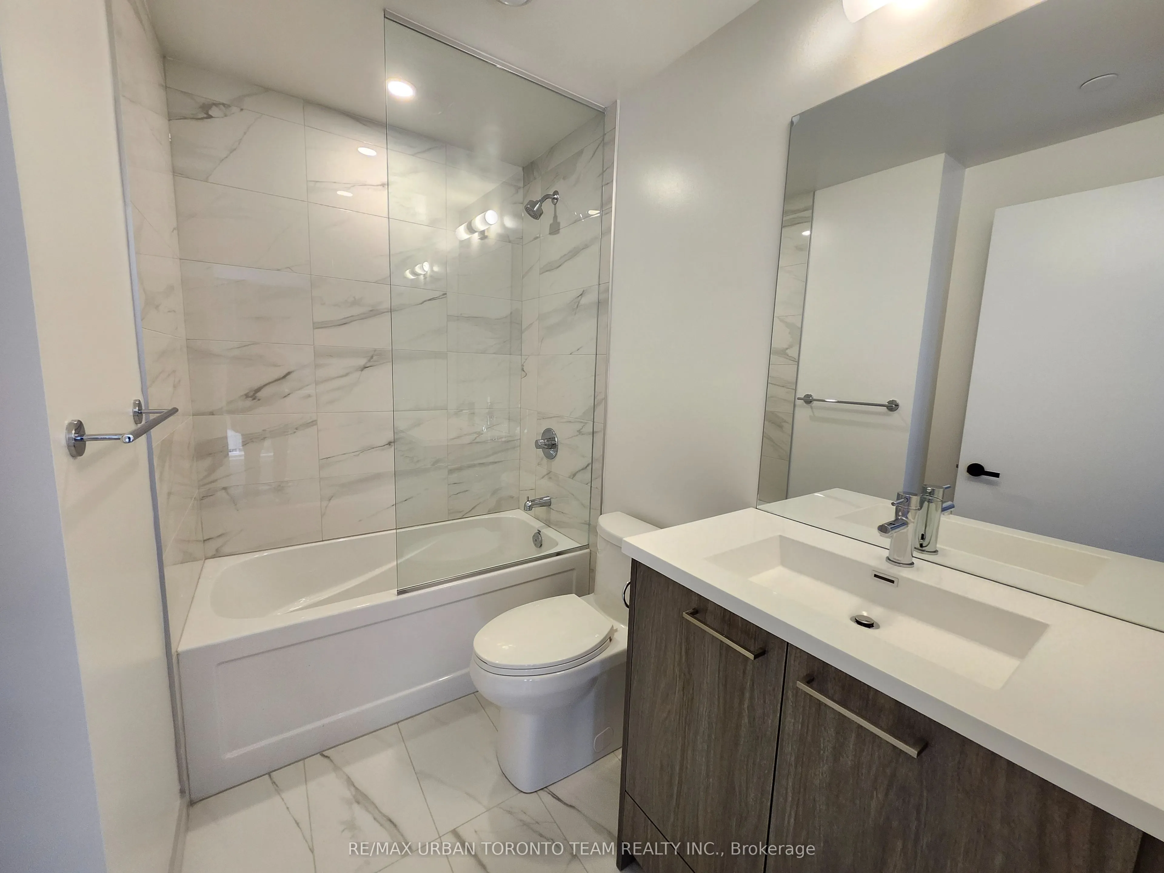 28 Interchange Way, #2216