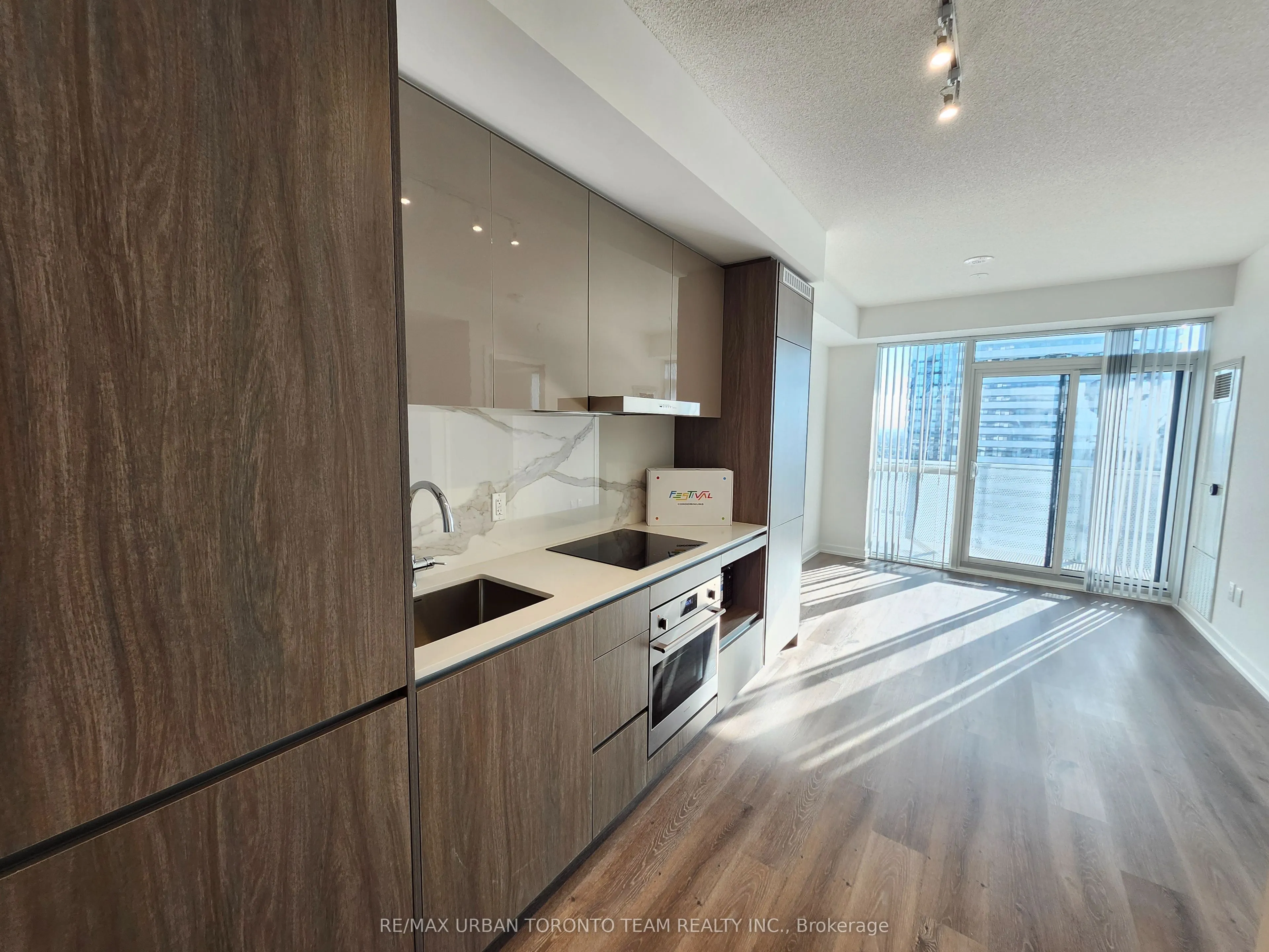 28 Interchange Way, #2216
