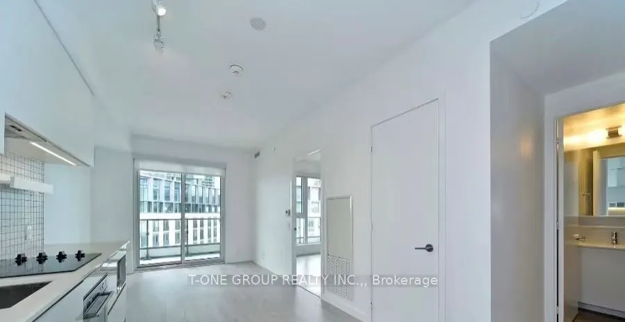 950 Portage Parkway, #1205