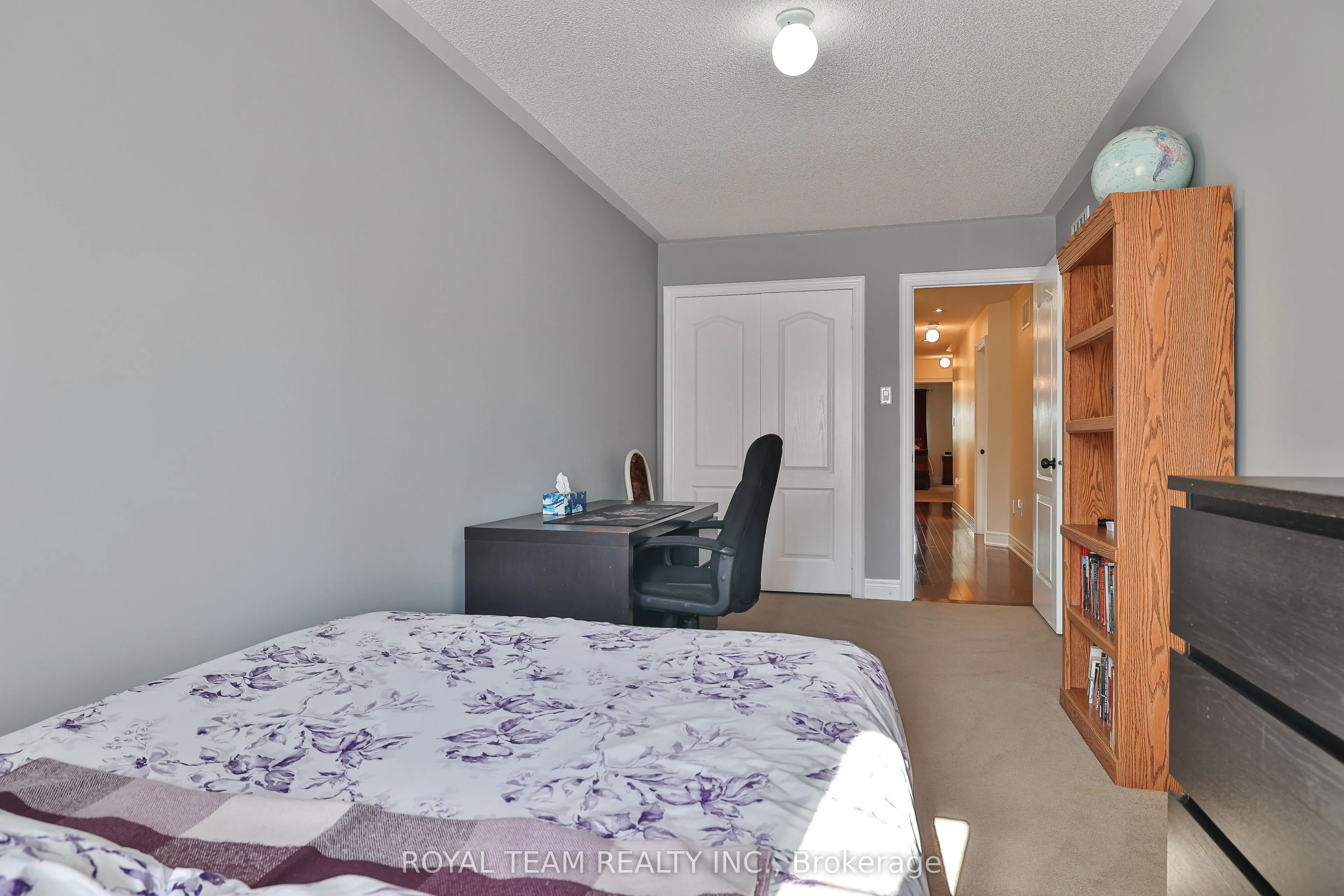 299 Bathurst Glen Drive W