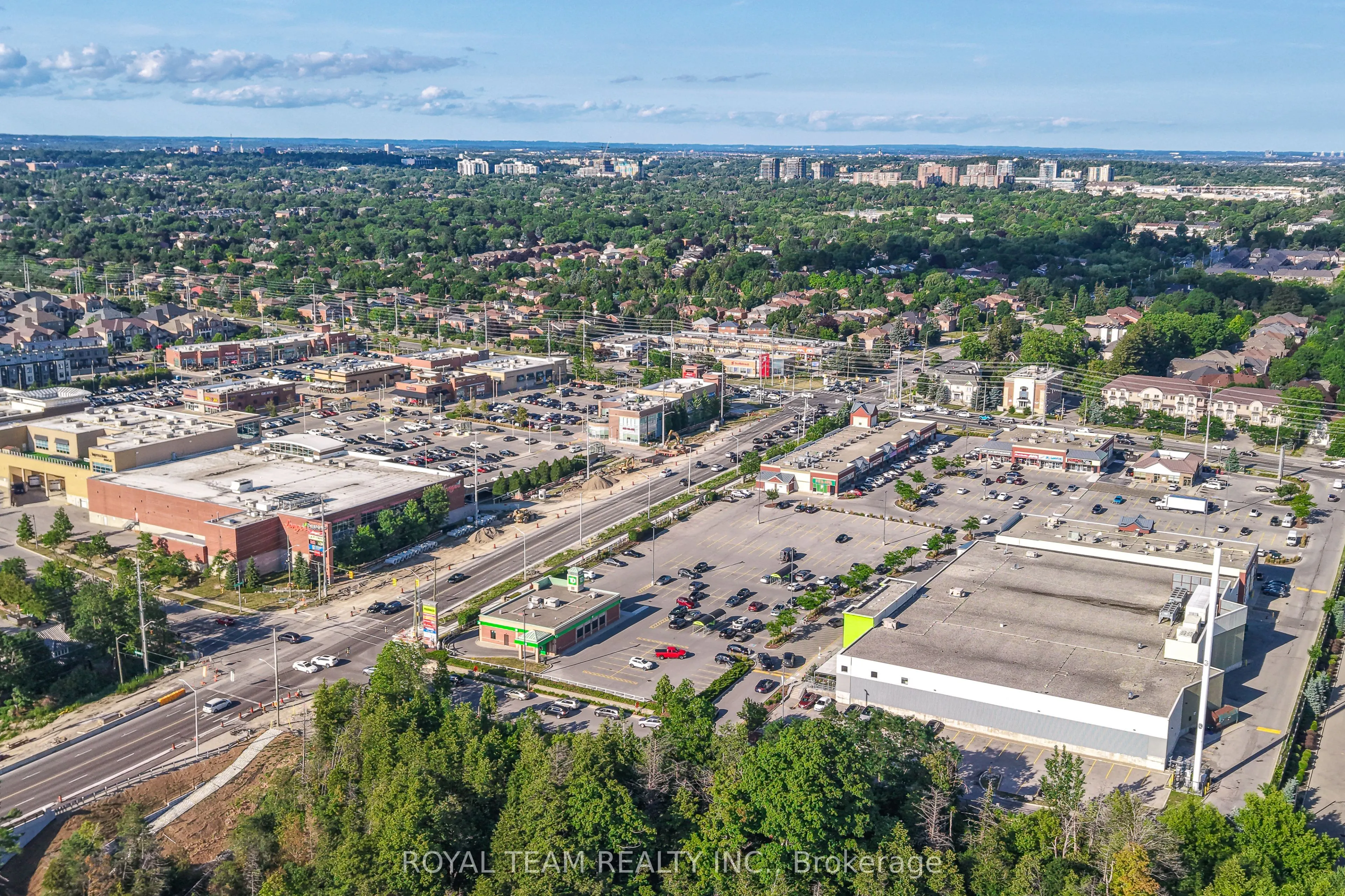 299 Bathurst Glen Drive W
