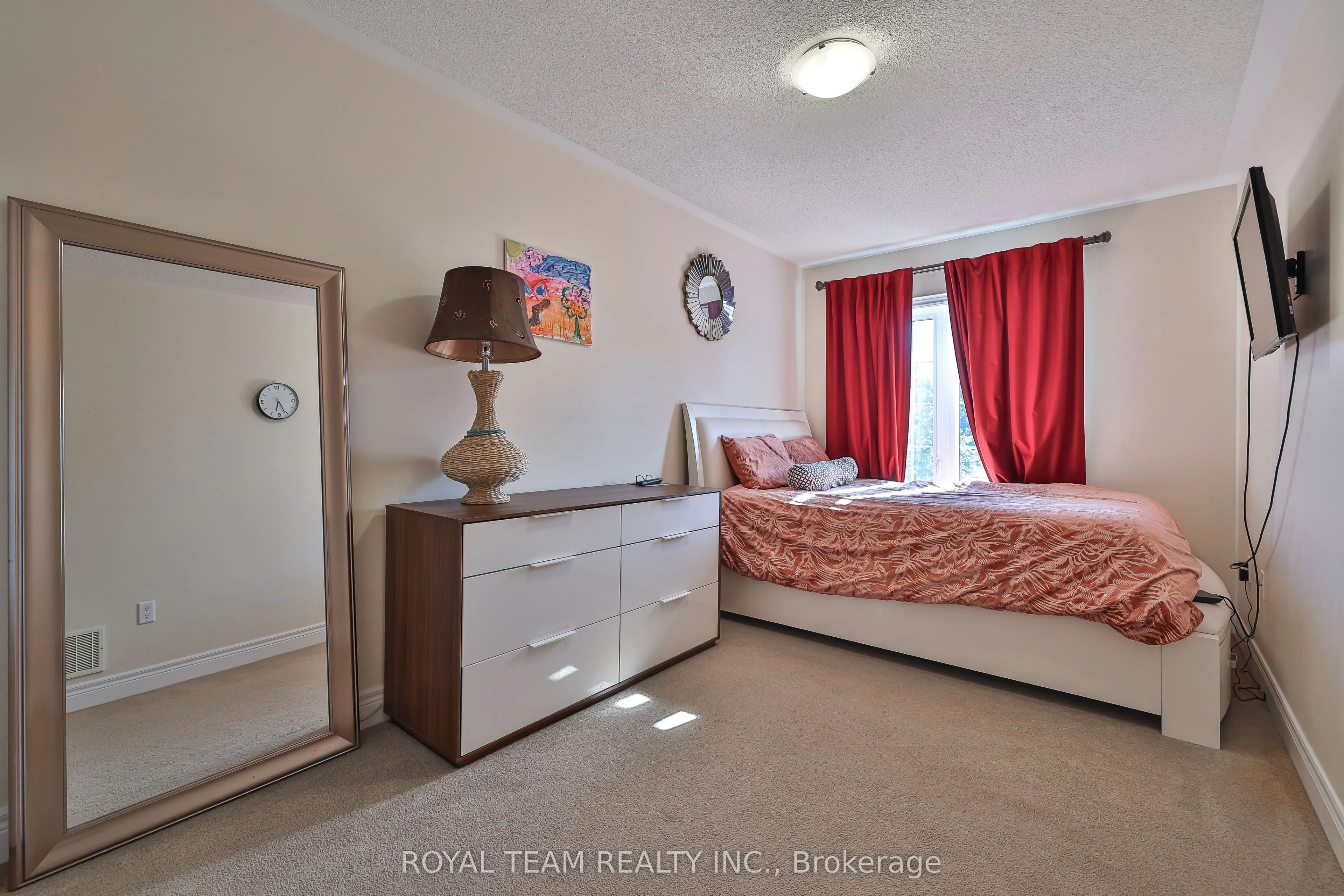 299 Bathurst Glen Drive W