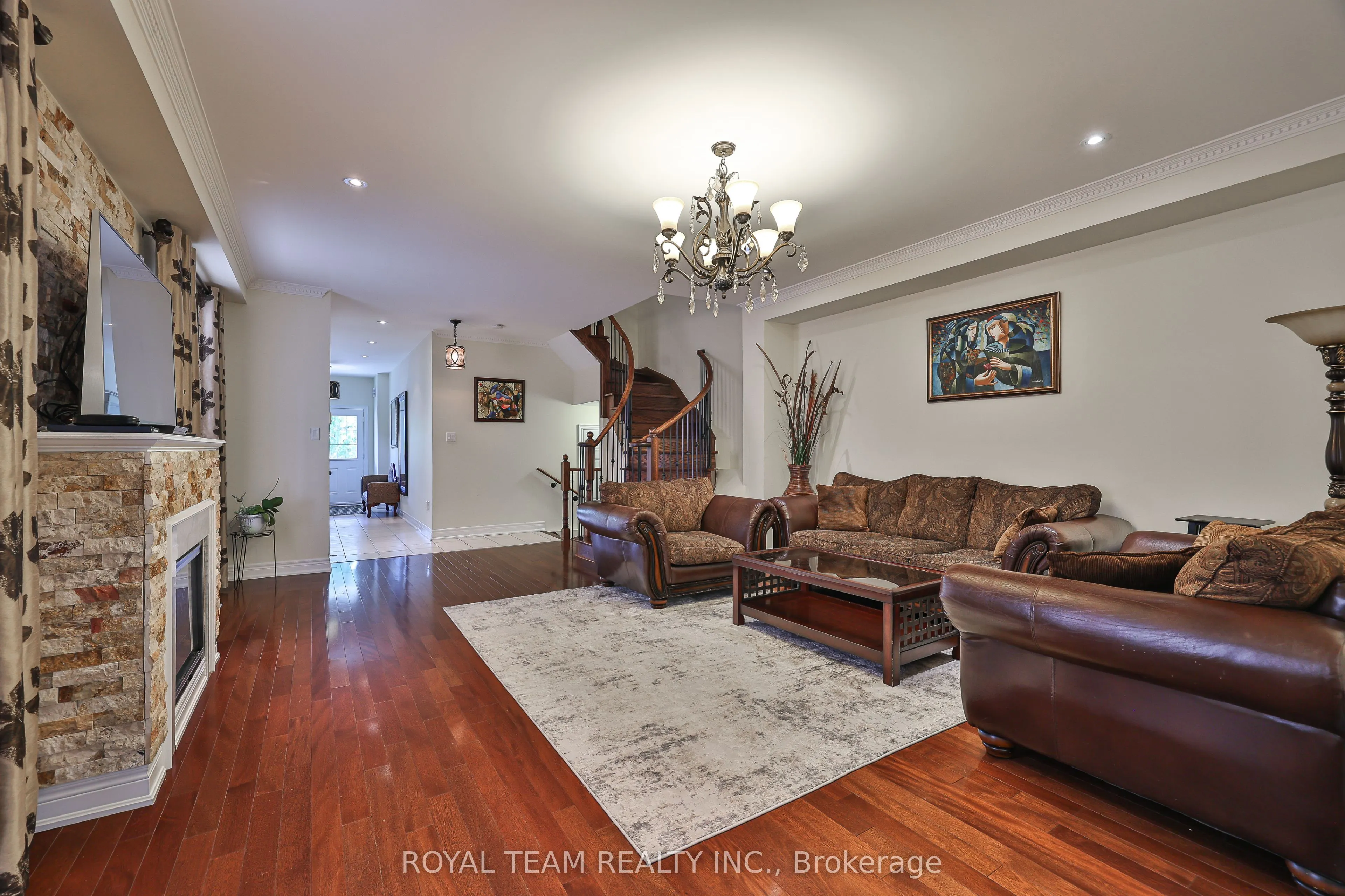 299 Bathurst Glen Drive W