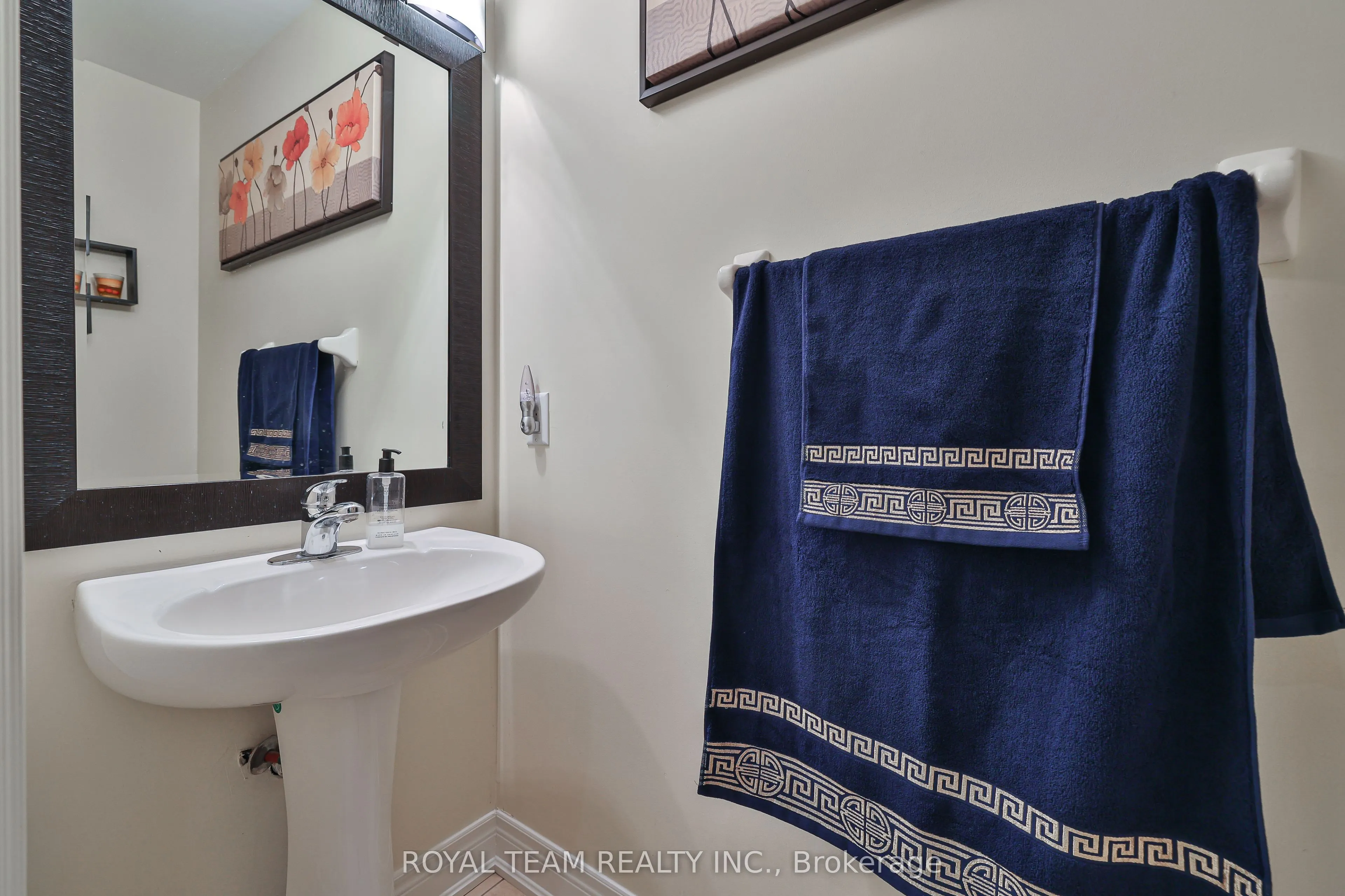 299 Bathurst Glen Drive W