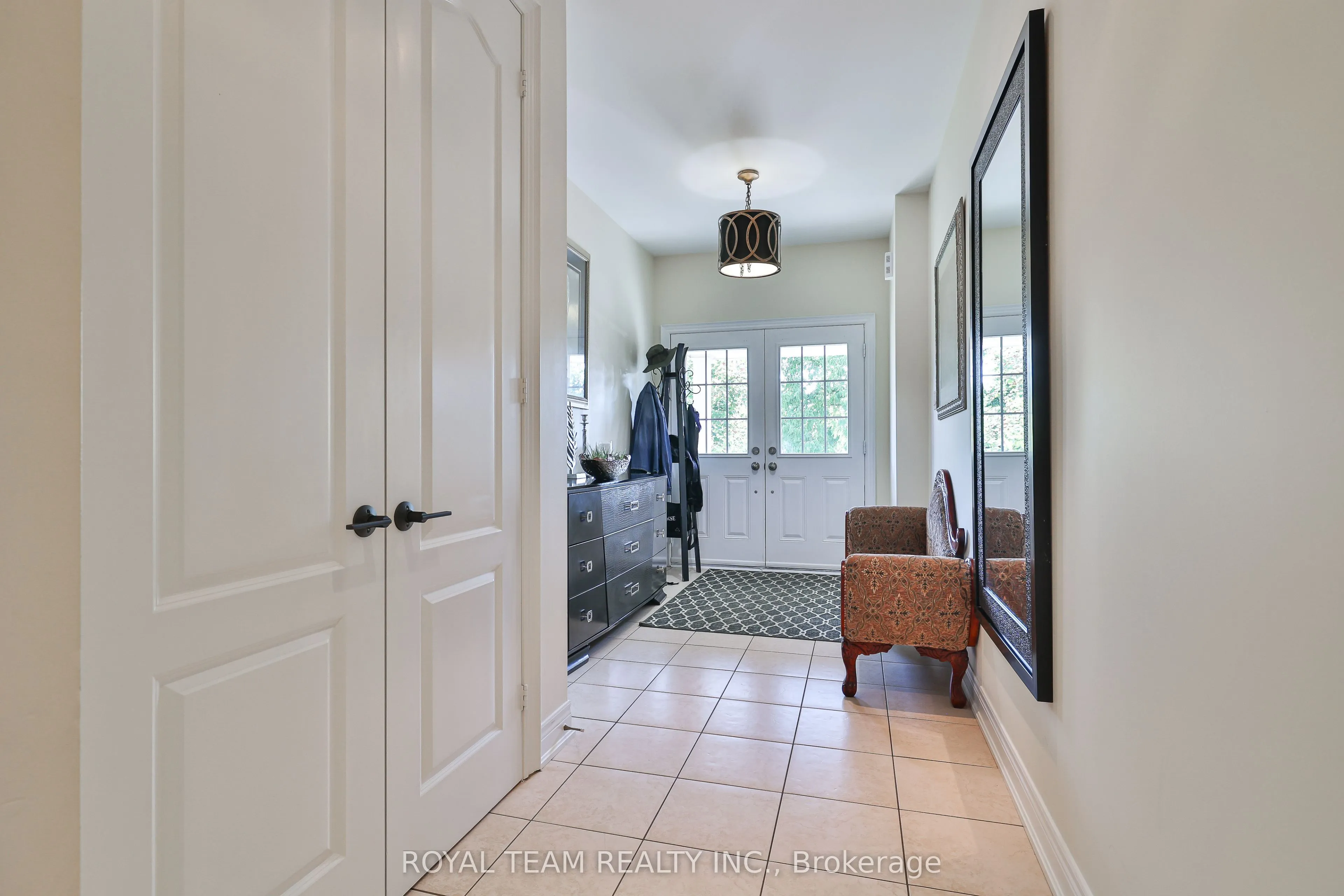 299 Bathurst Glen Drive W