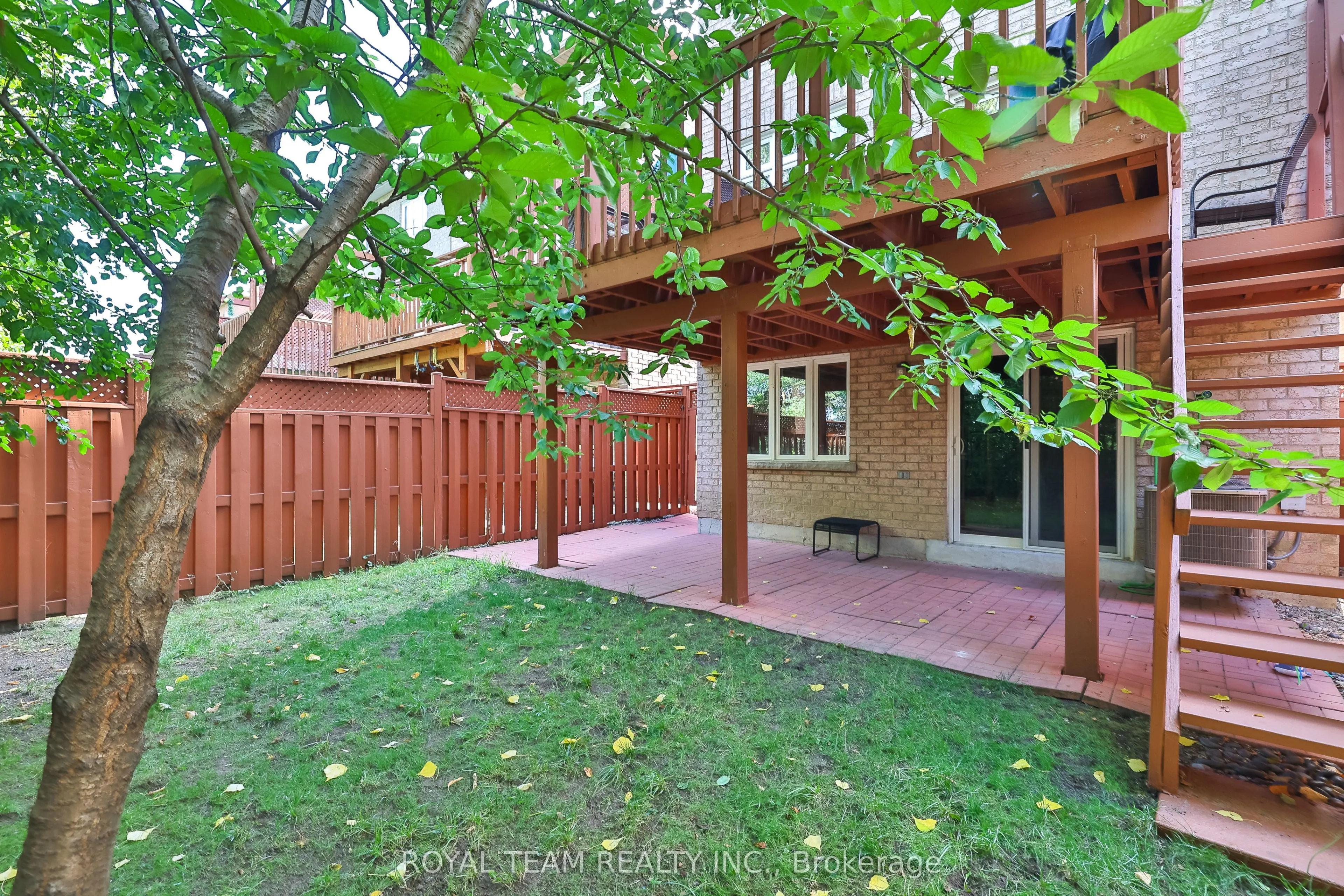 299 Bathurst Glen Drive W