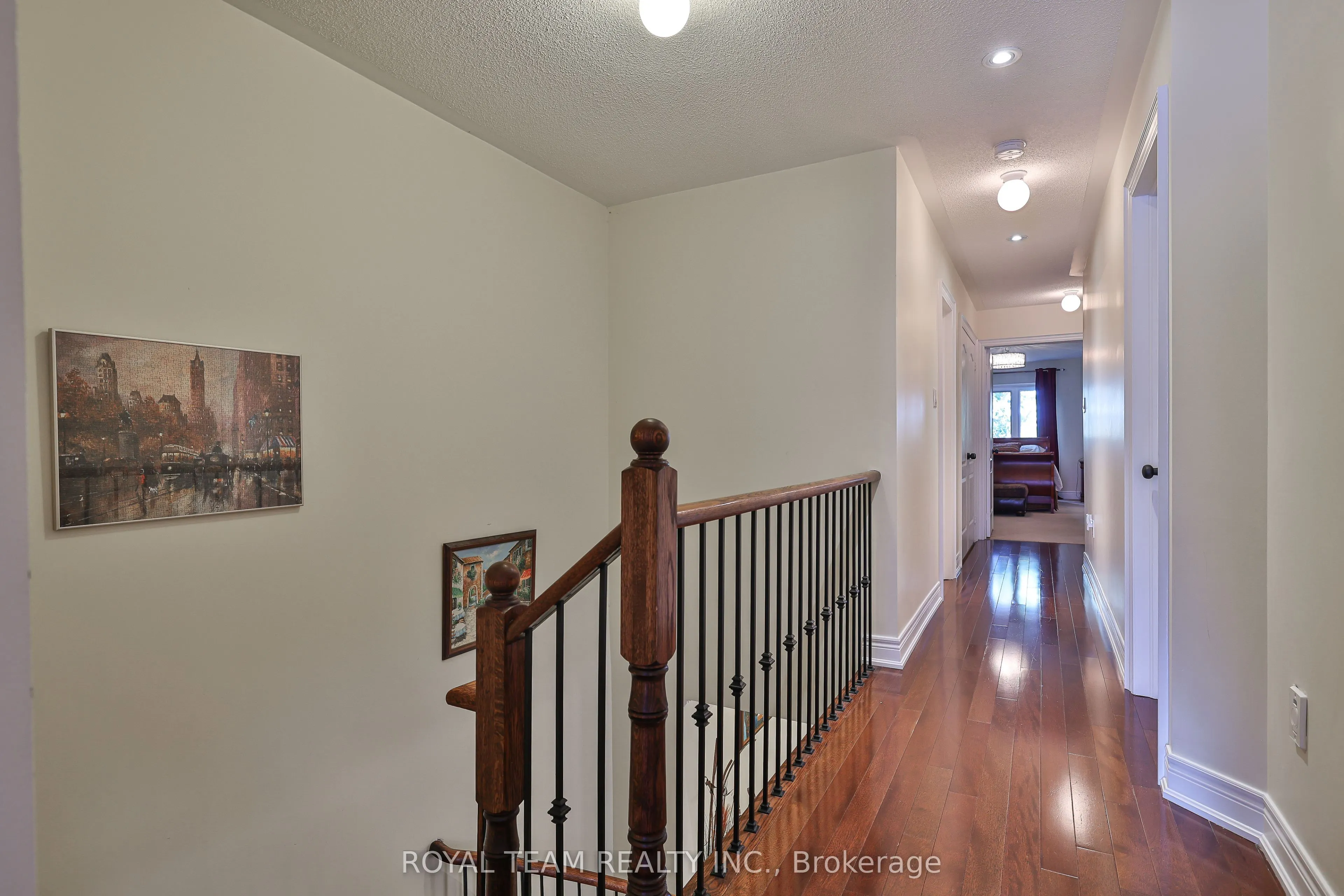 299 Bathurst Glen Drive W