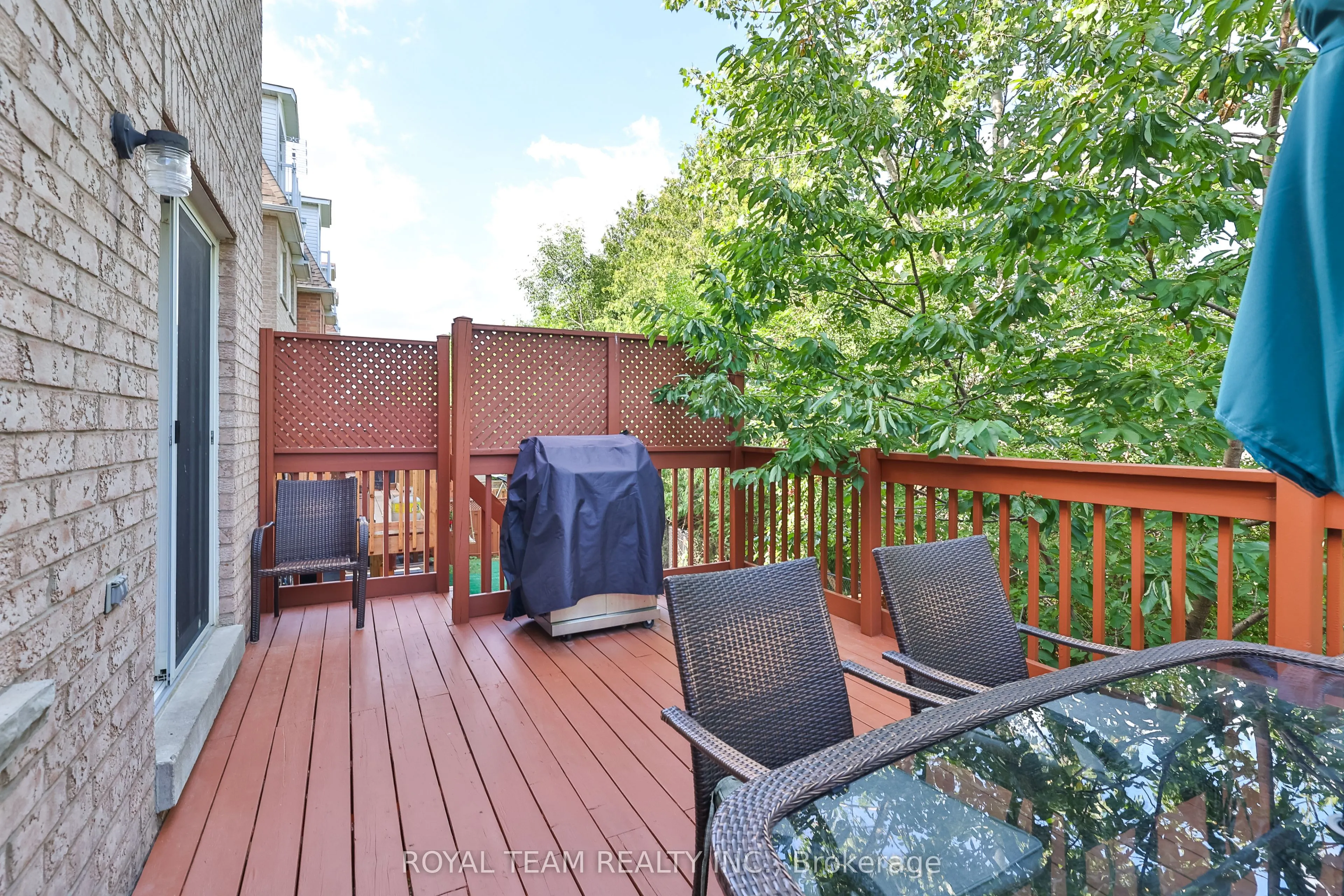 299 Bathurst Glen Drive W