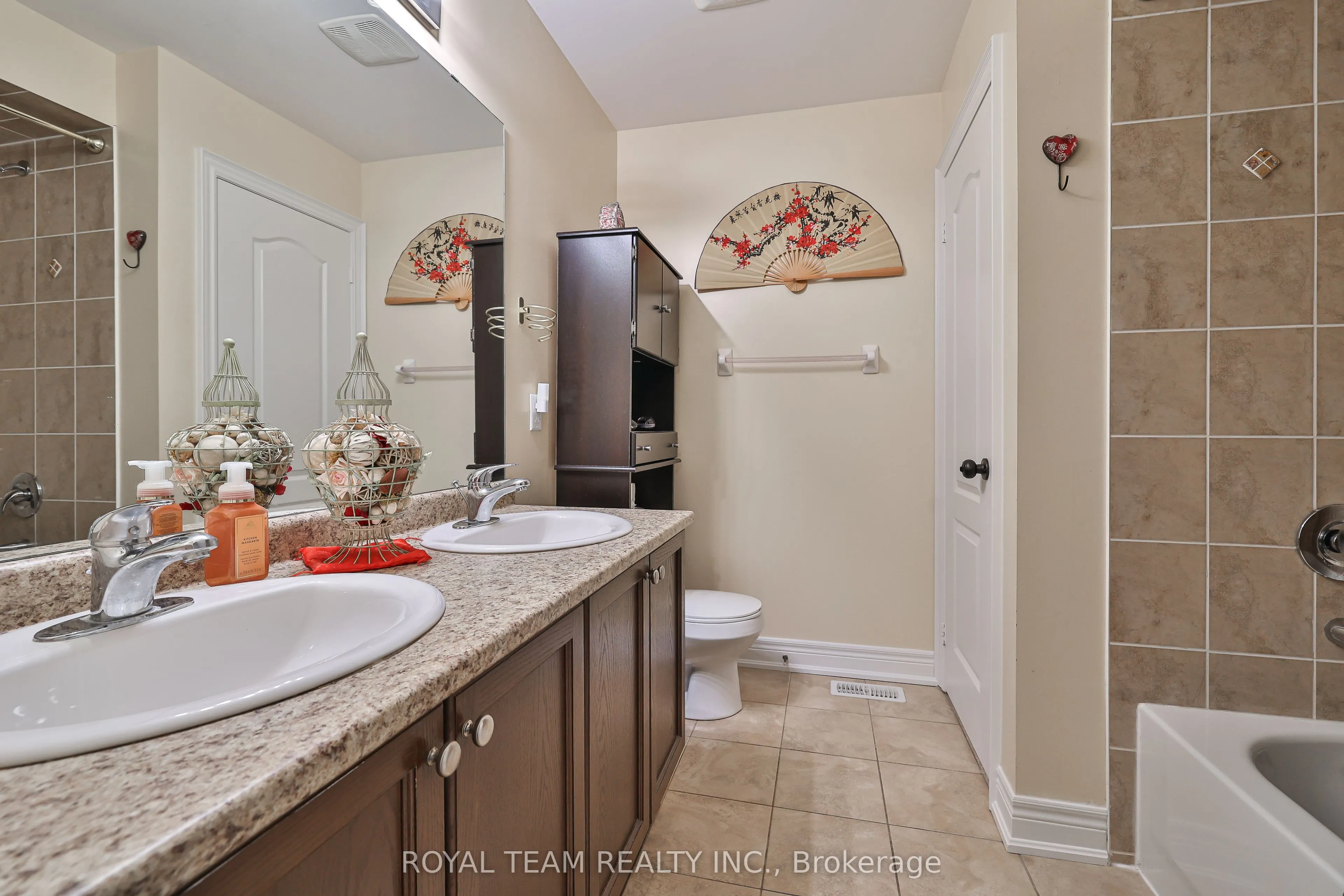 299 Bathurst Glen Drive W