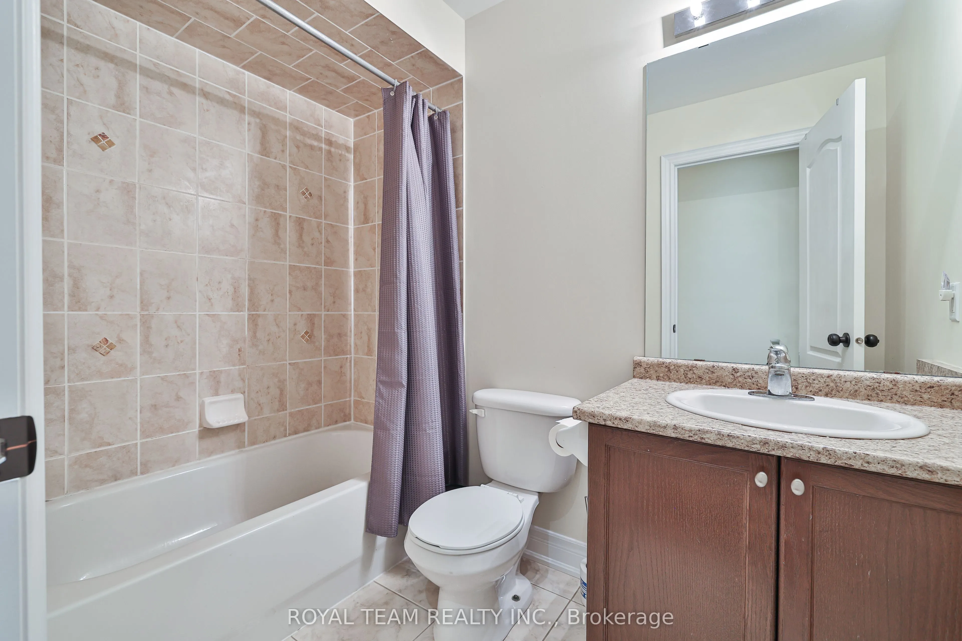 299 Bathurst Glen Drive W