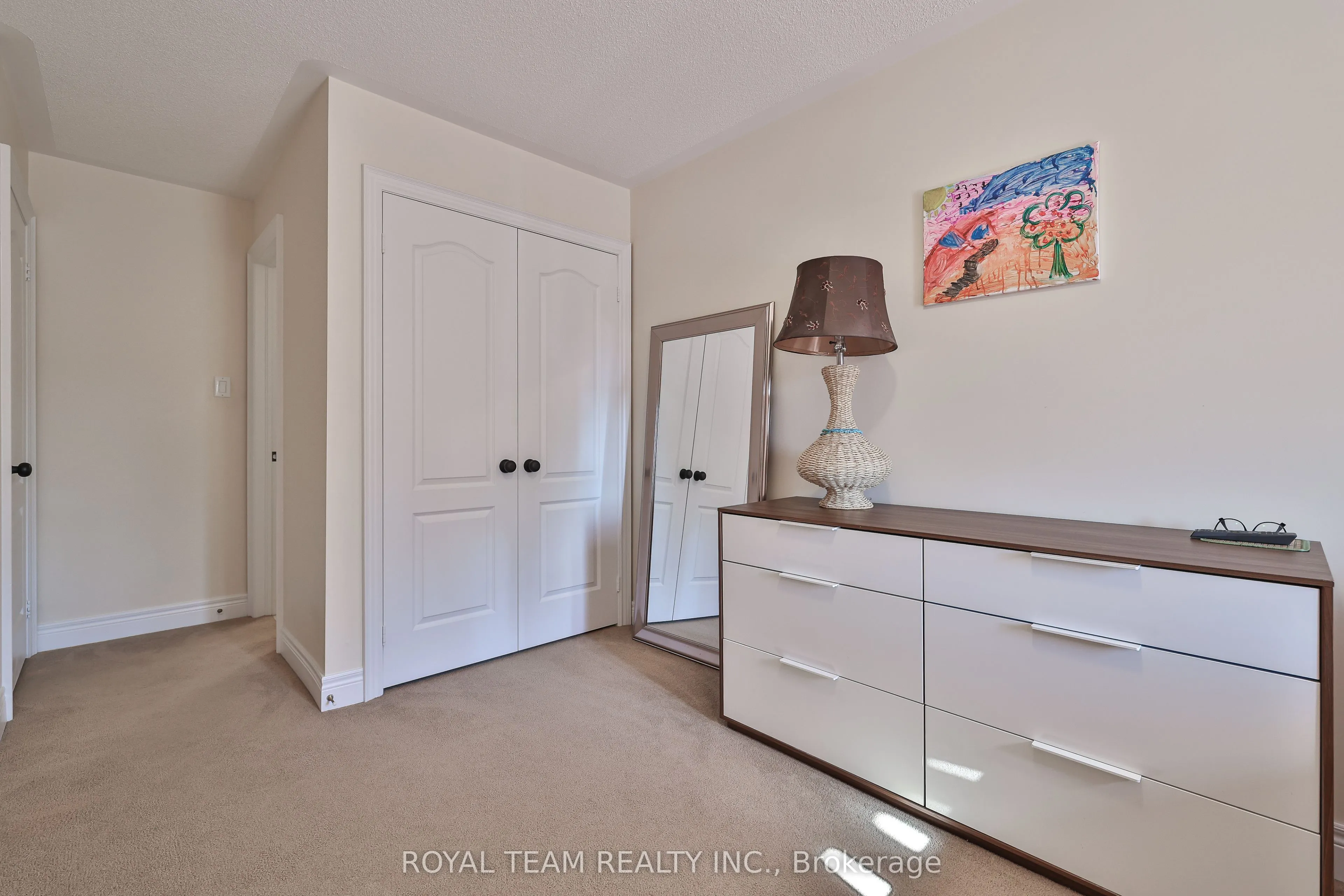 299 Bathurst Glen Drive W