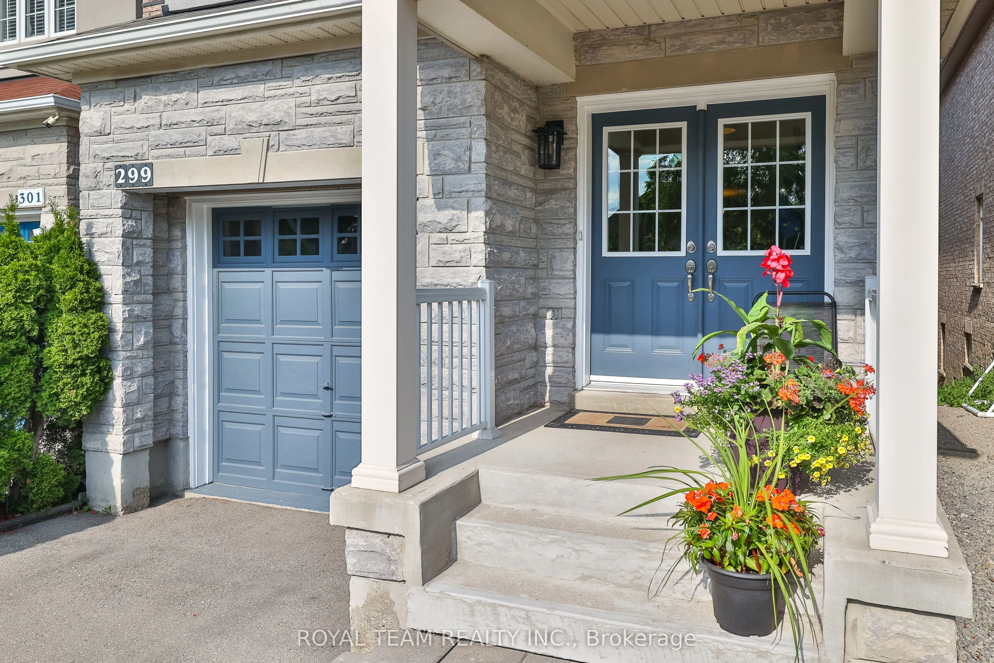 299 Bathurst Glen Drive W