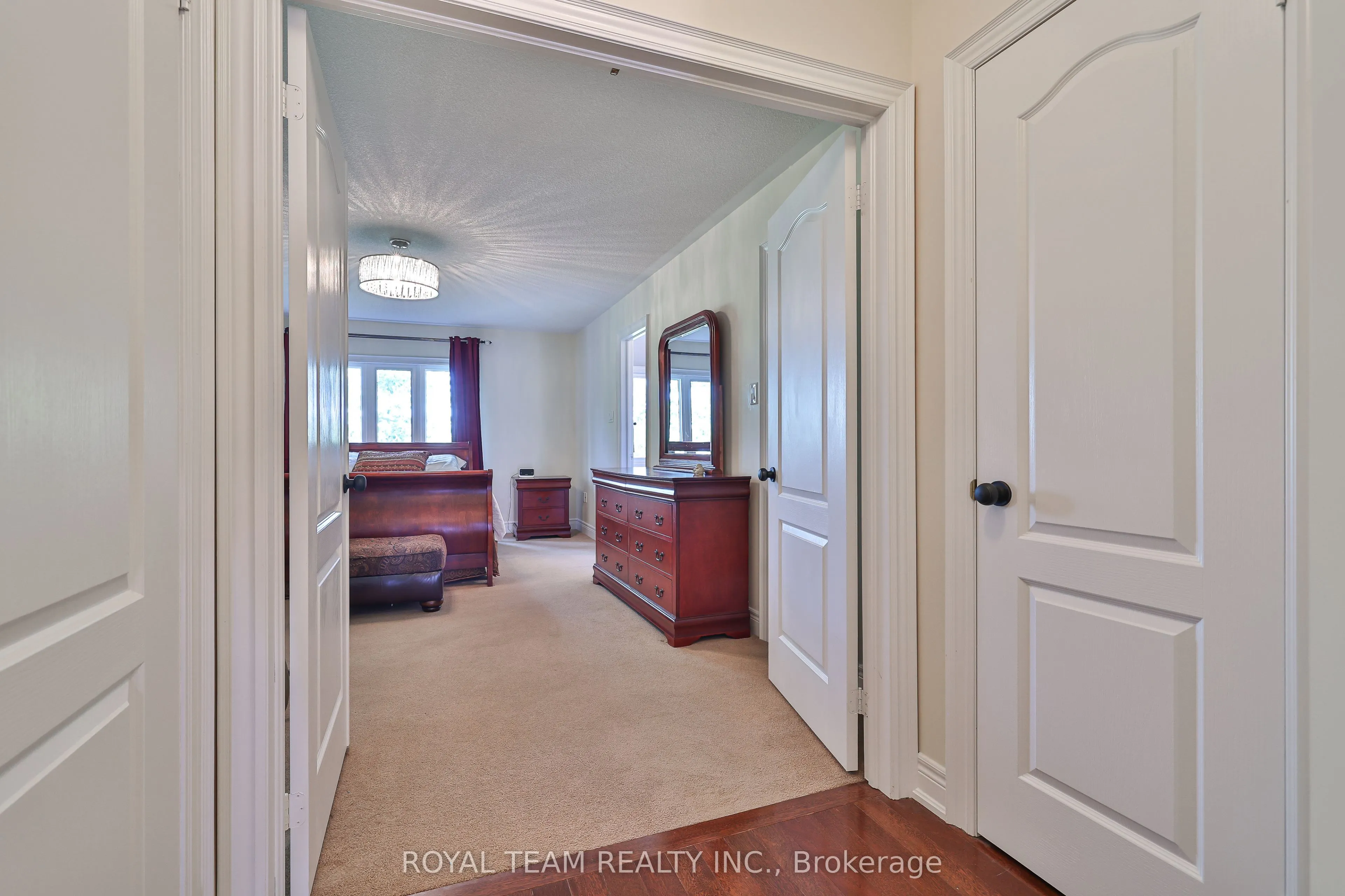 299 Bathurst Glen Drive W