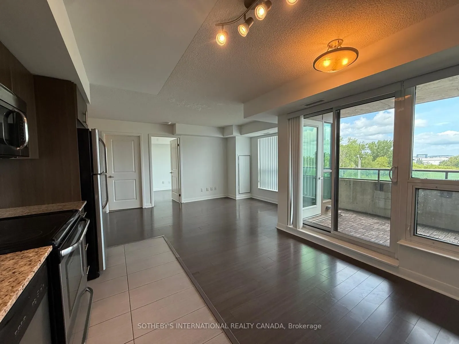 75 Norman Bethune Avenue, #422