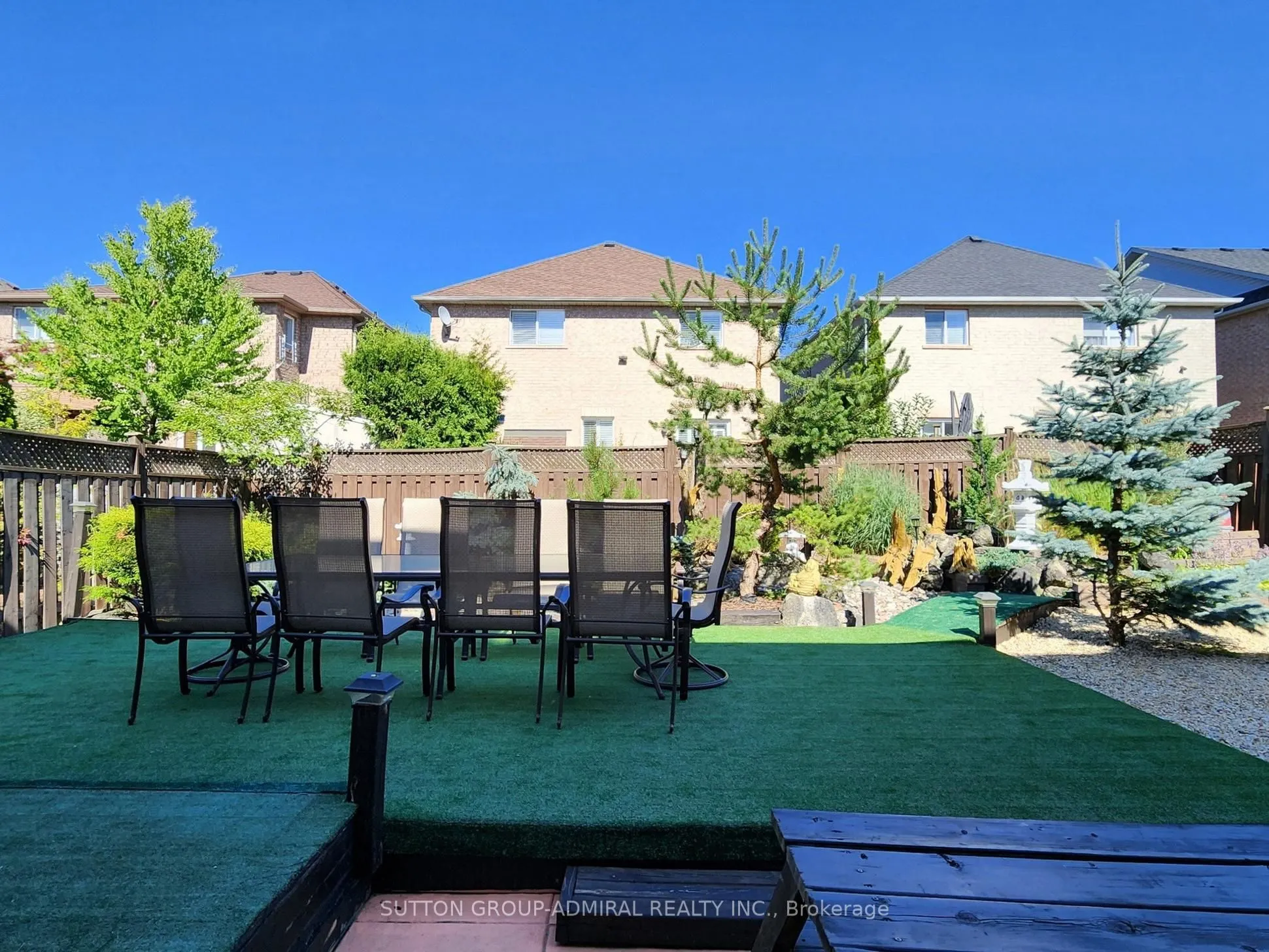 23 Lacona Crescent