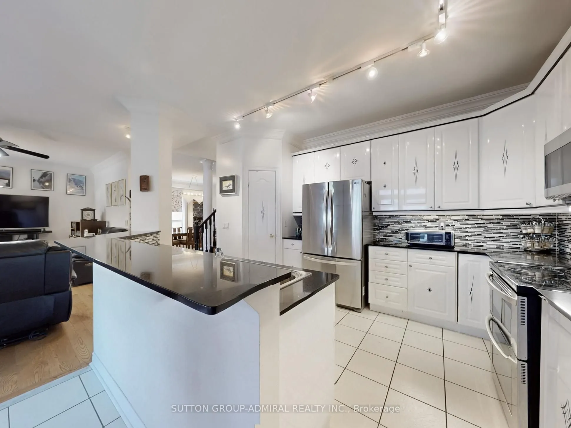 23 Lacona Crescent