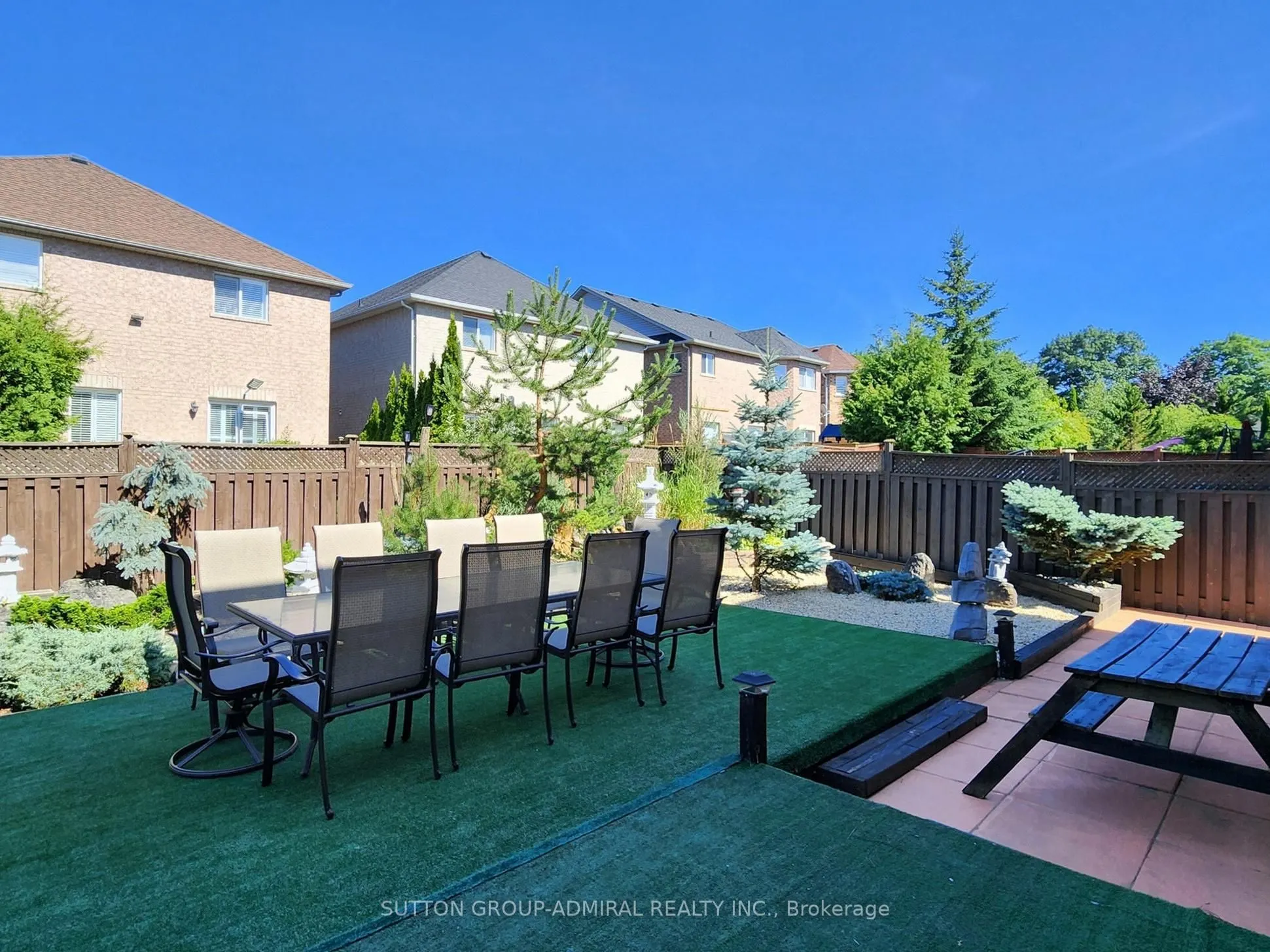 23 Lacona Crescent