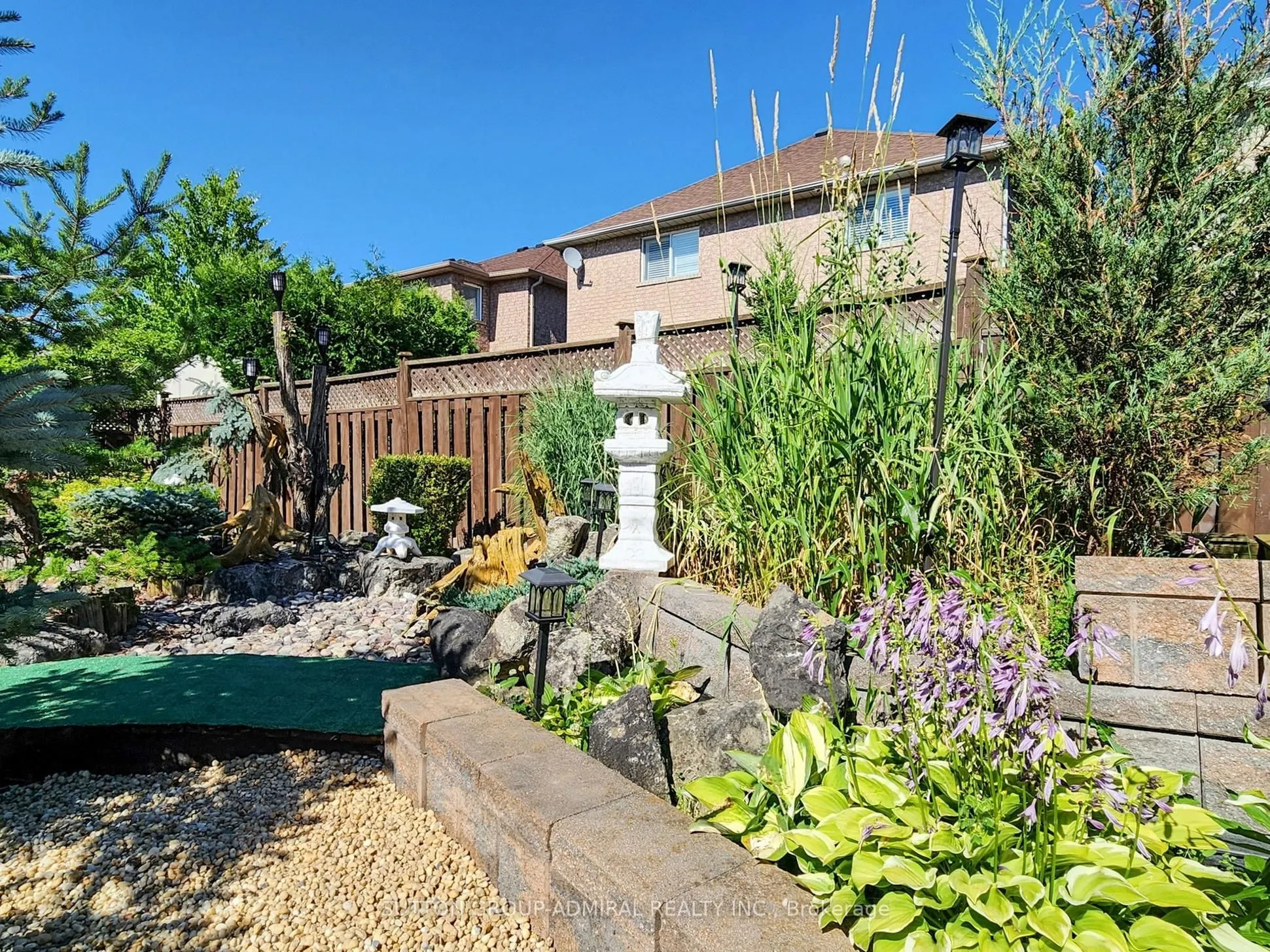 23 Lacona Crescent