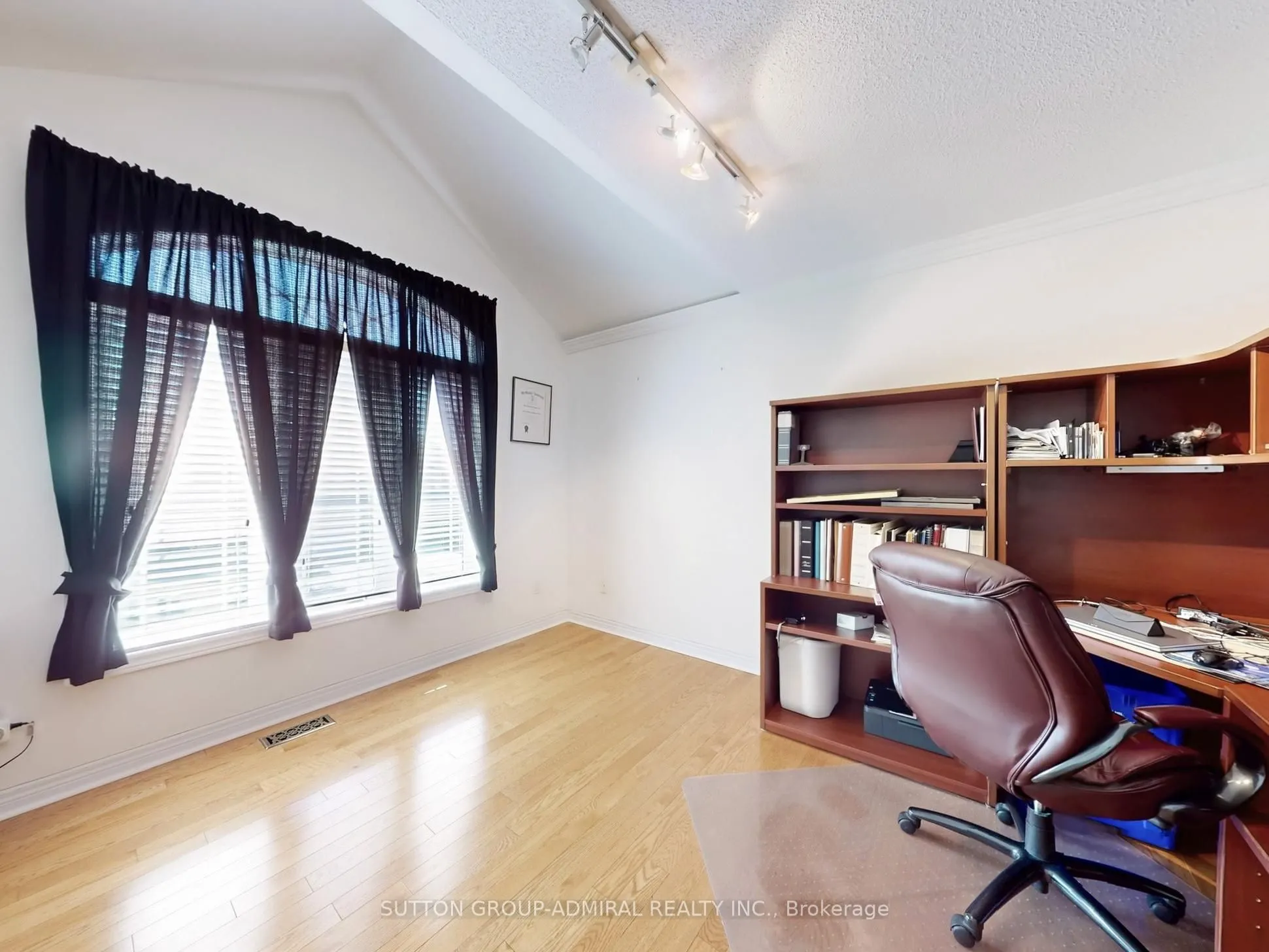 23 Lacona Crescent