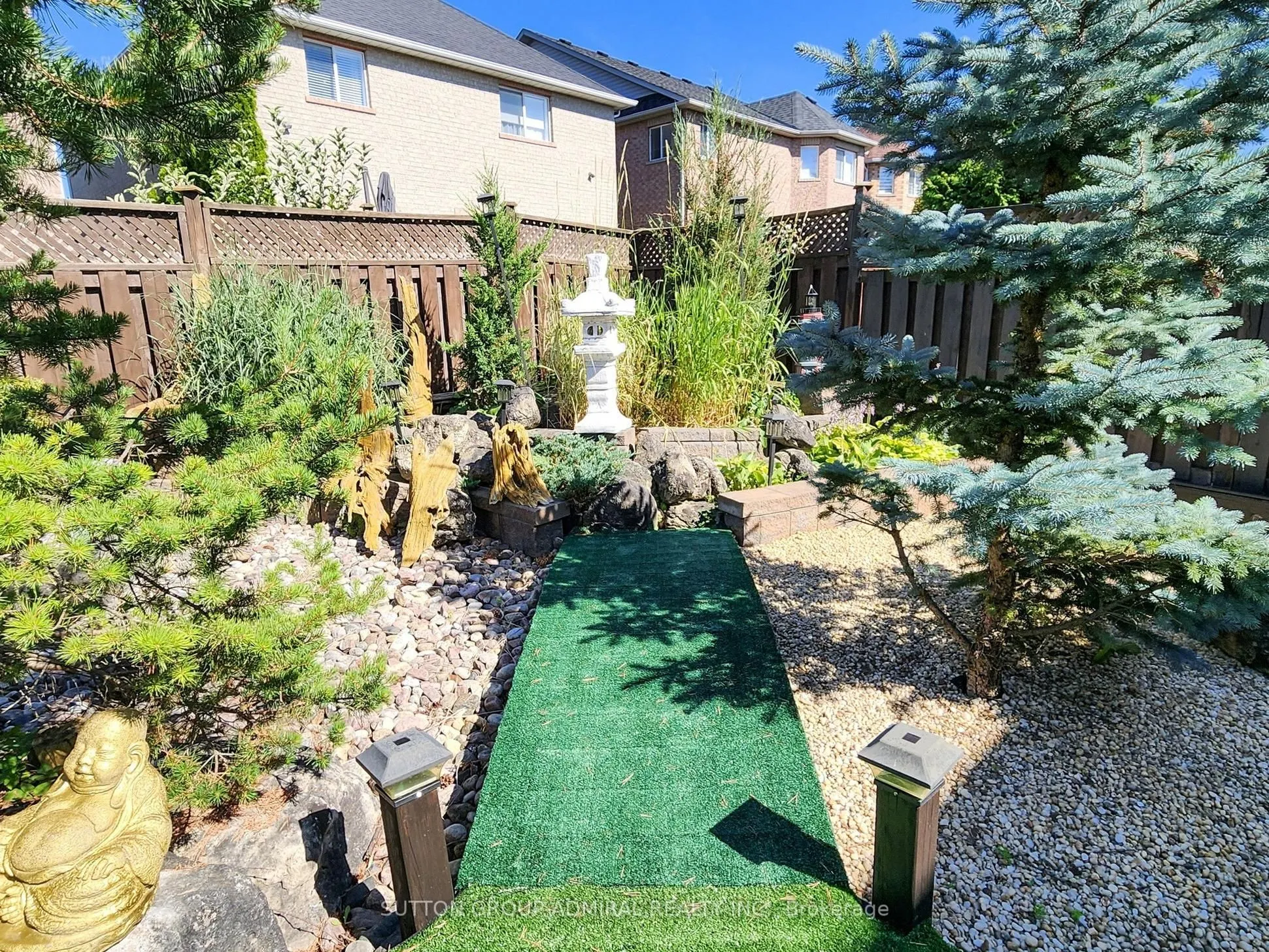 23 Lacona Crescent