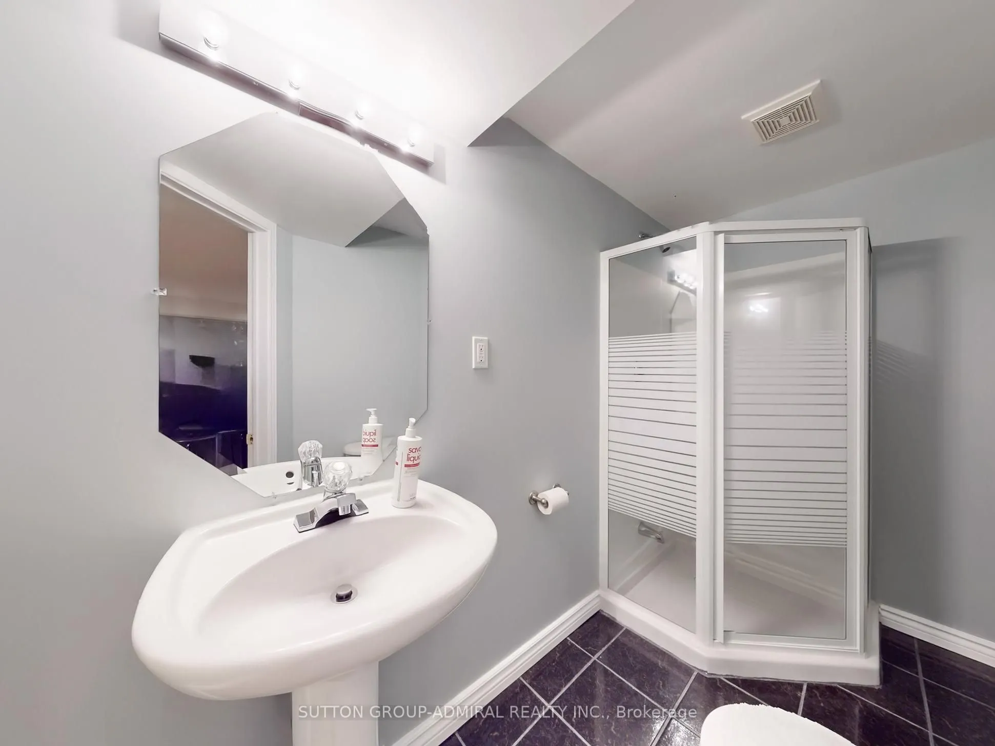 23 Lacona Crescent