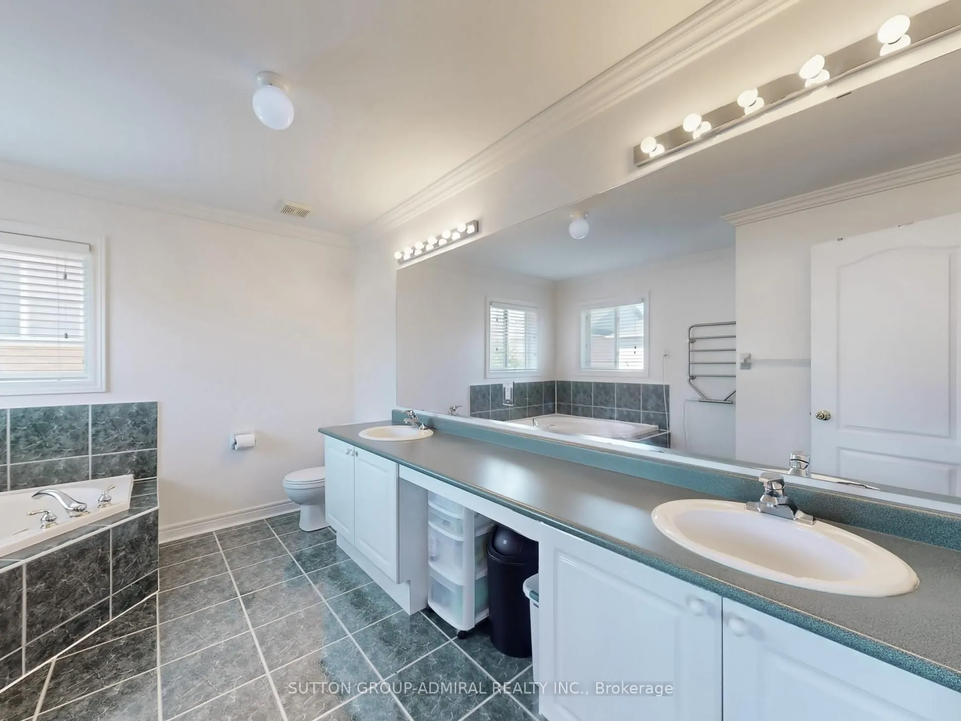 23 Lacona Crescent
