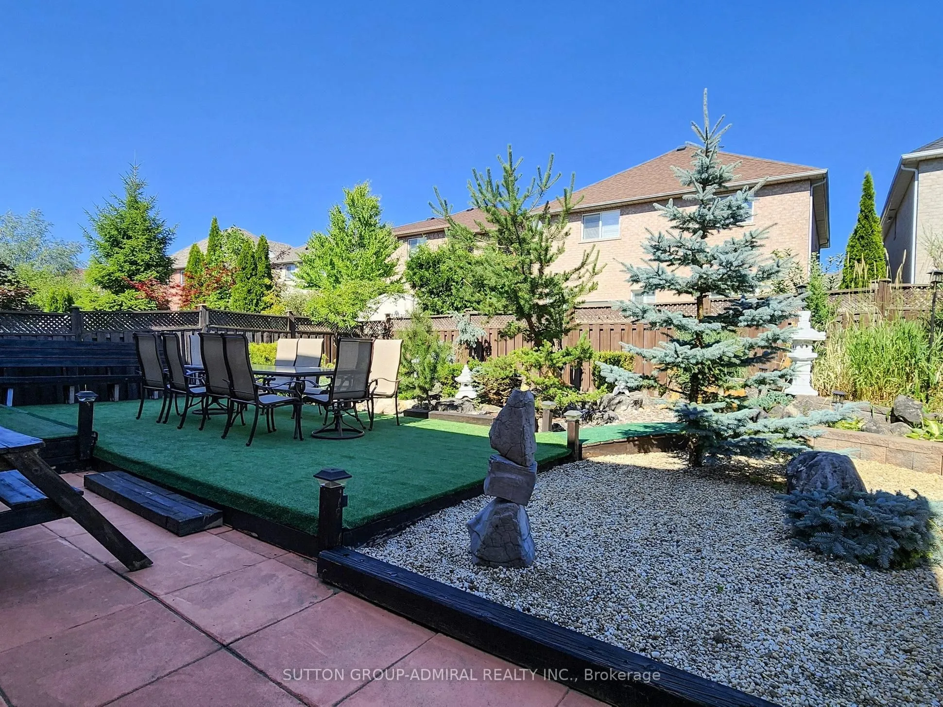 23 Lacona Crescent