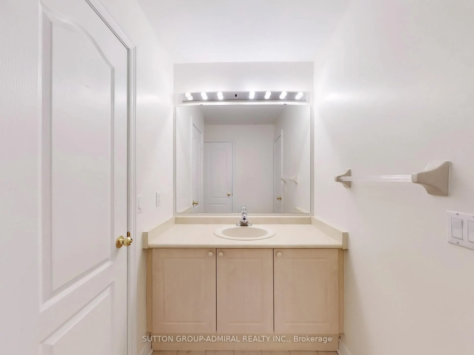 23 Lacona Crescent