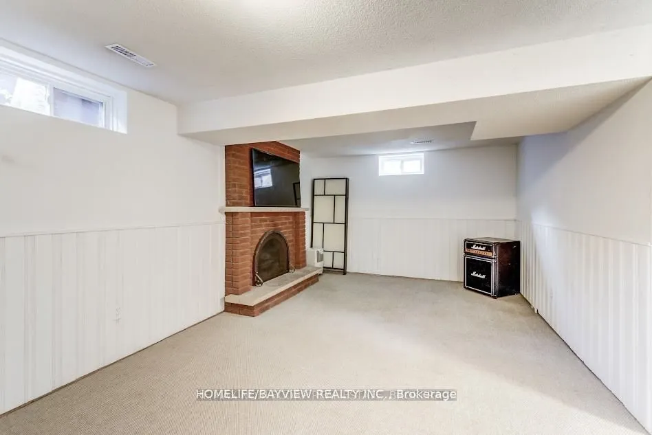 64 RUTLEDGE ( basement) Avenue