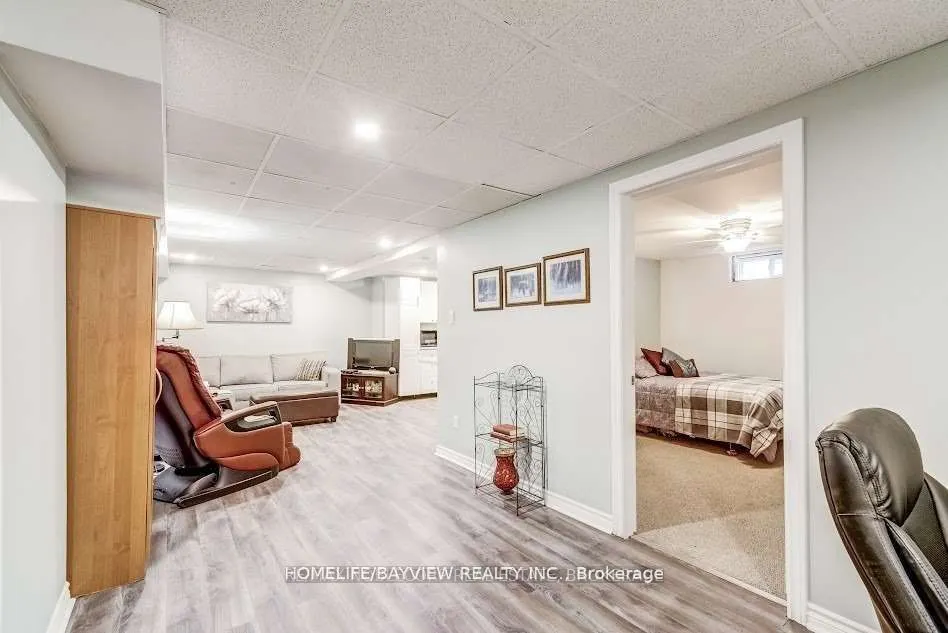 64 RUTLEDGE ( basement) Avenue