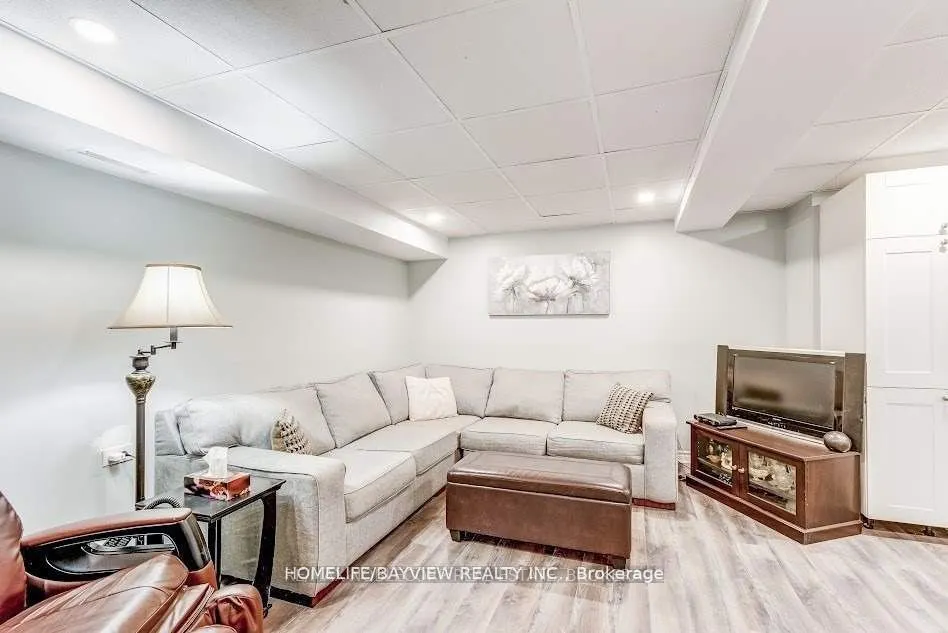 64 RUTLEDGE ( basement) Avenue