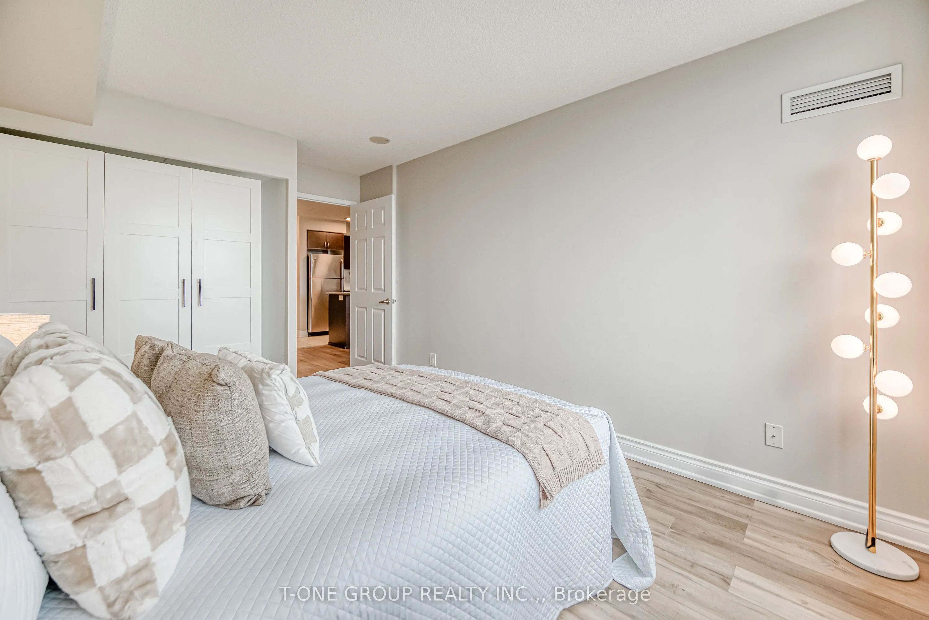 75 King William Crescent, #909