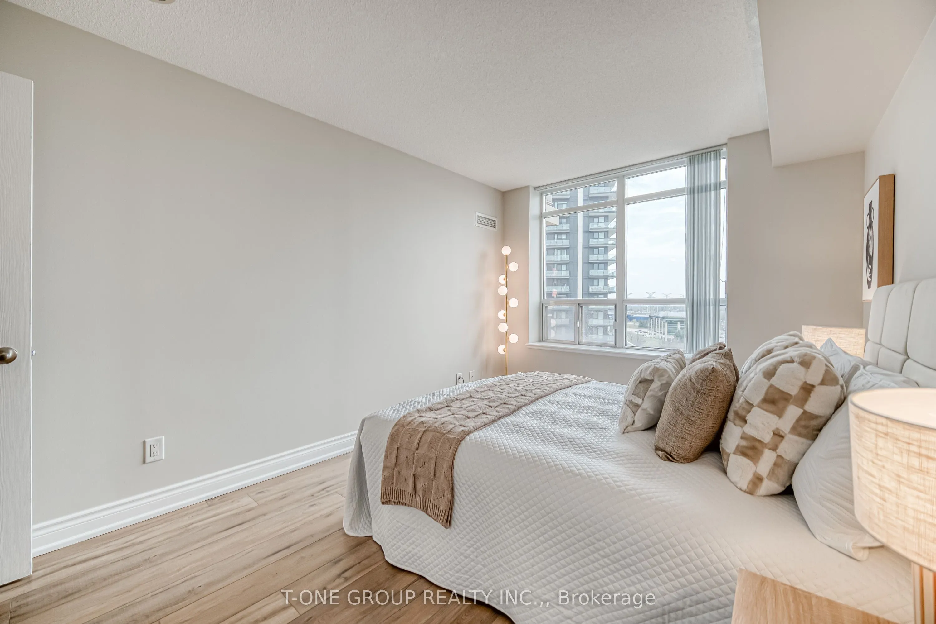 75 King William Crescent, #909