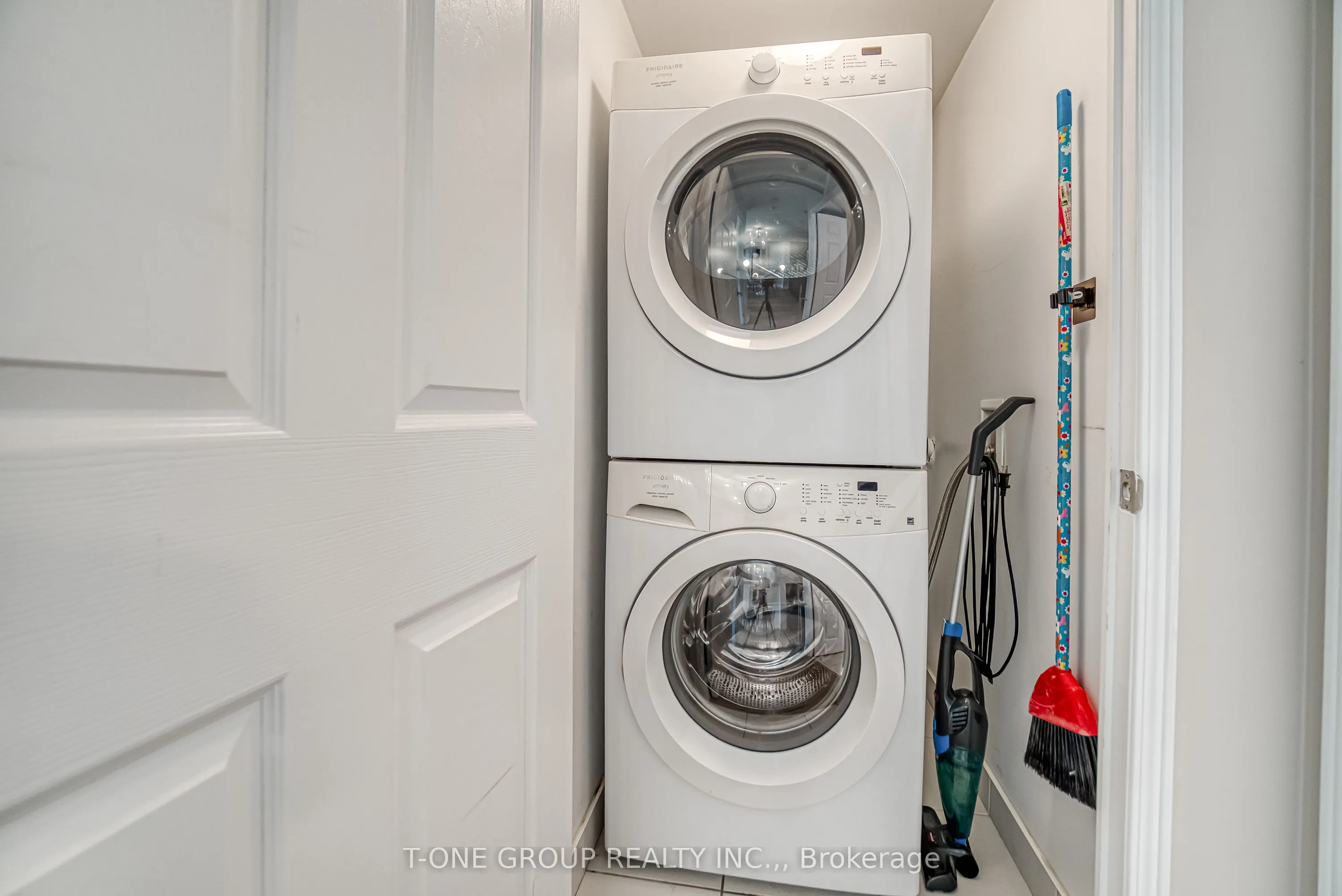 75 King William Crescent, #909