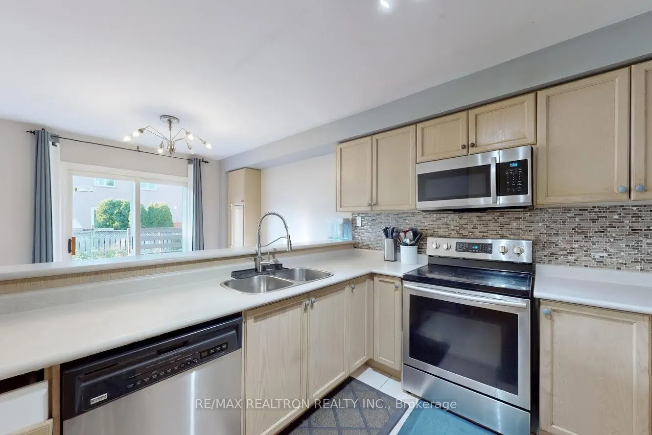 4 Kalmar Crescent