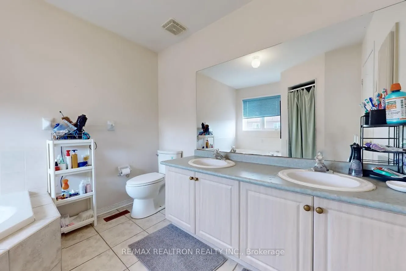 4 Kalmar Crescent
