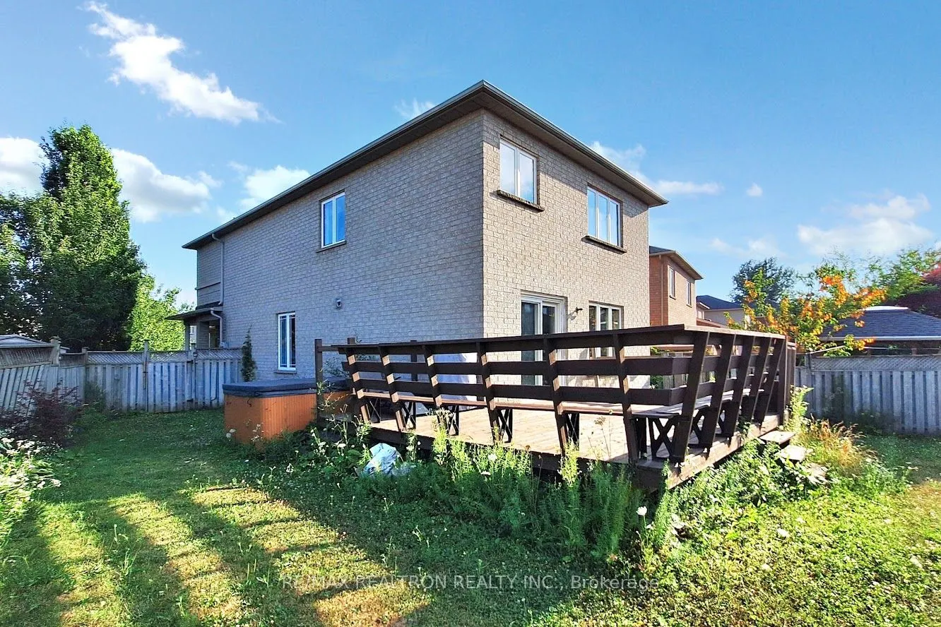 4 Kalmar Crescent