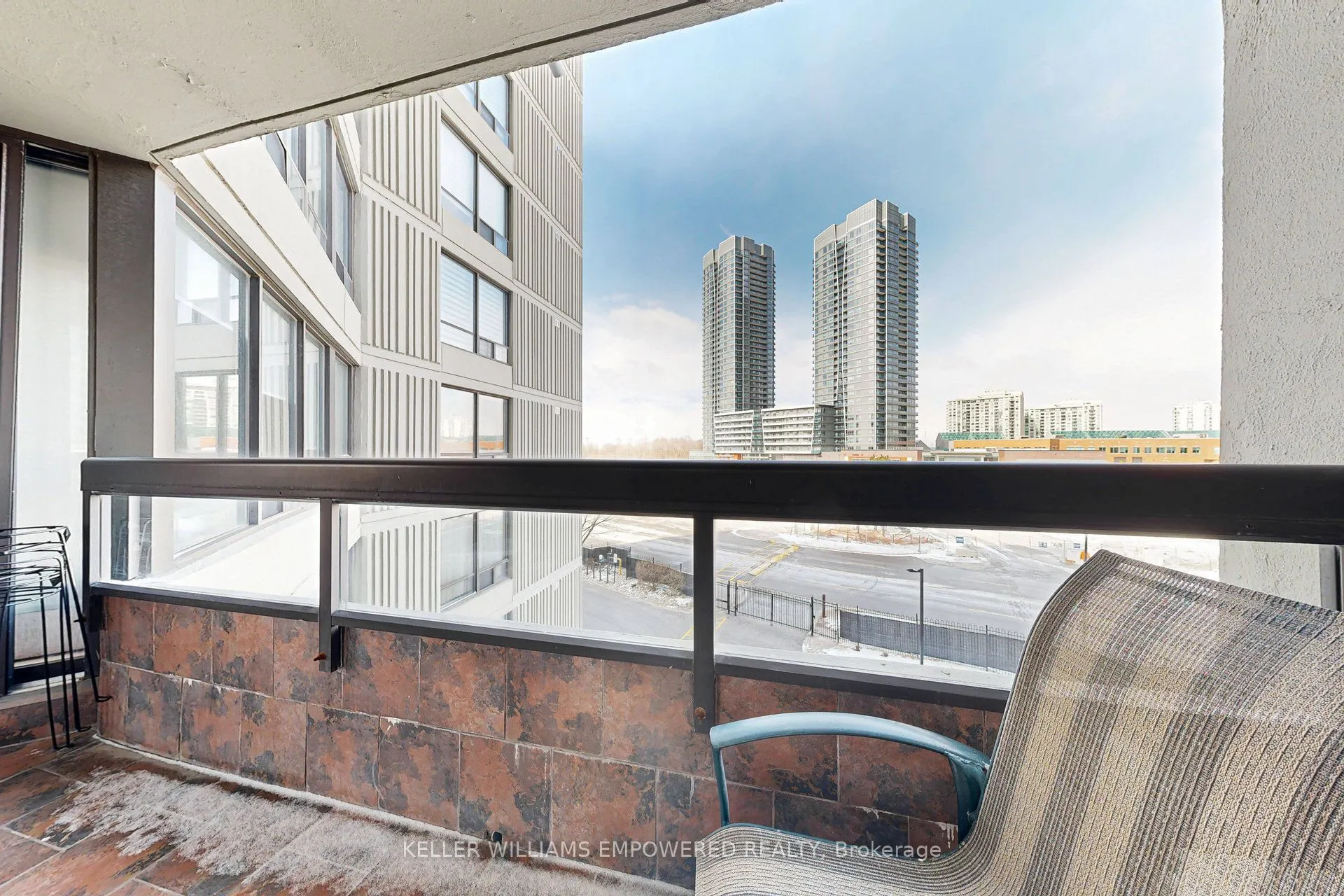 7460 Bathurst Street, #401