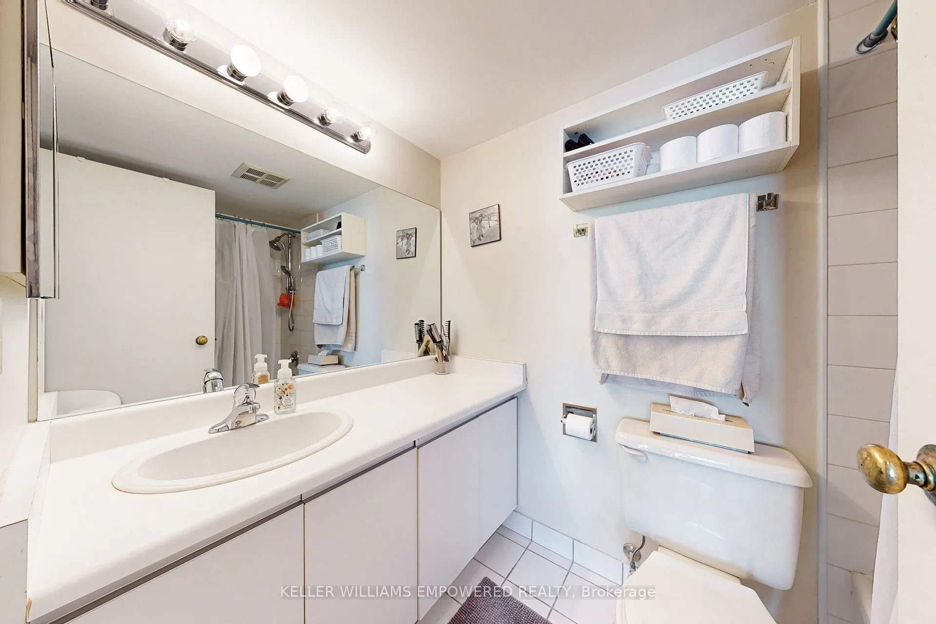 7460 Bathurst Street, #401