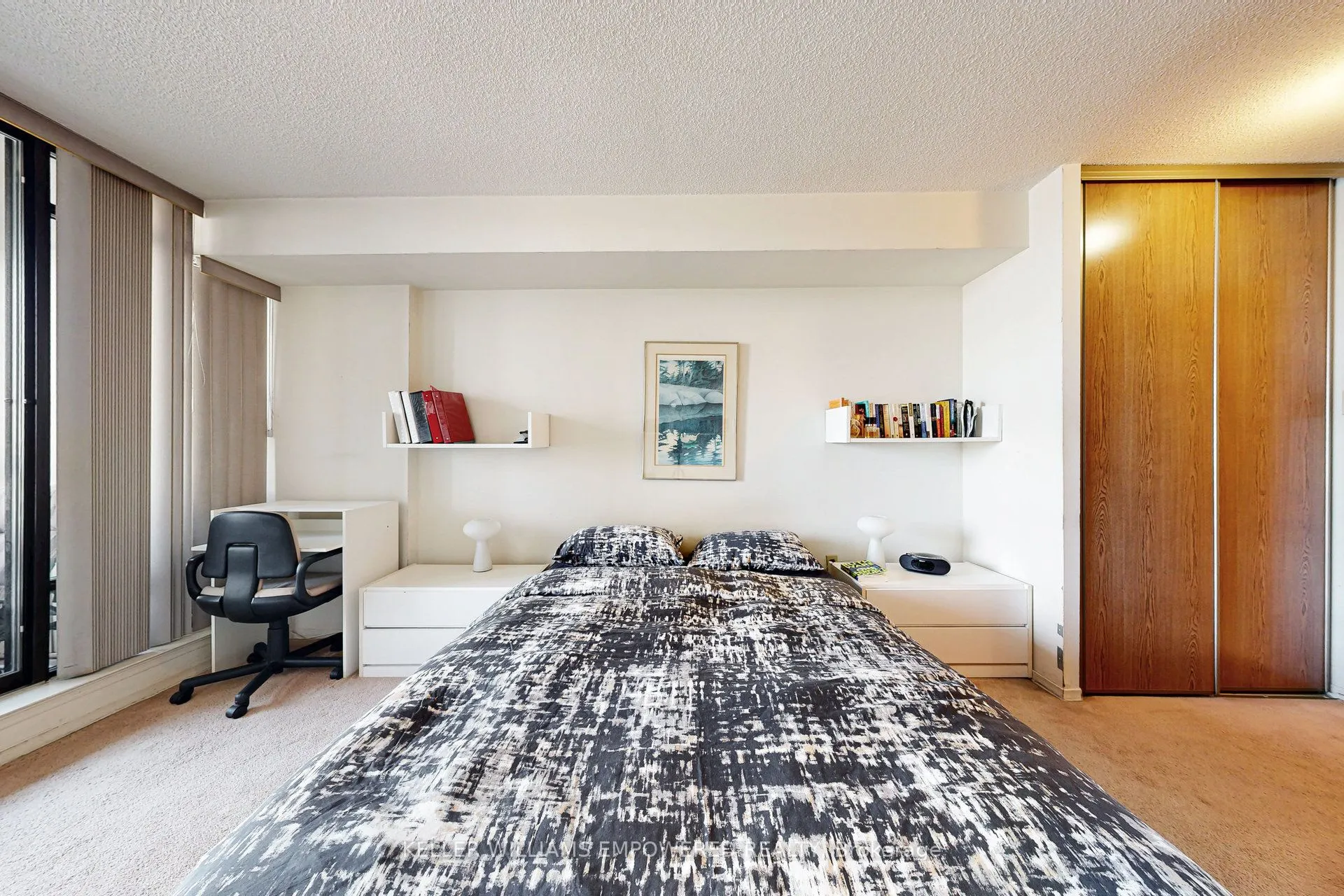7460 Bathurst Street, #401