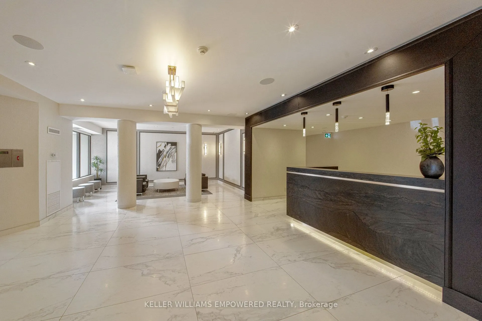 7460 Bathurst Street, #401