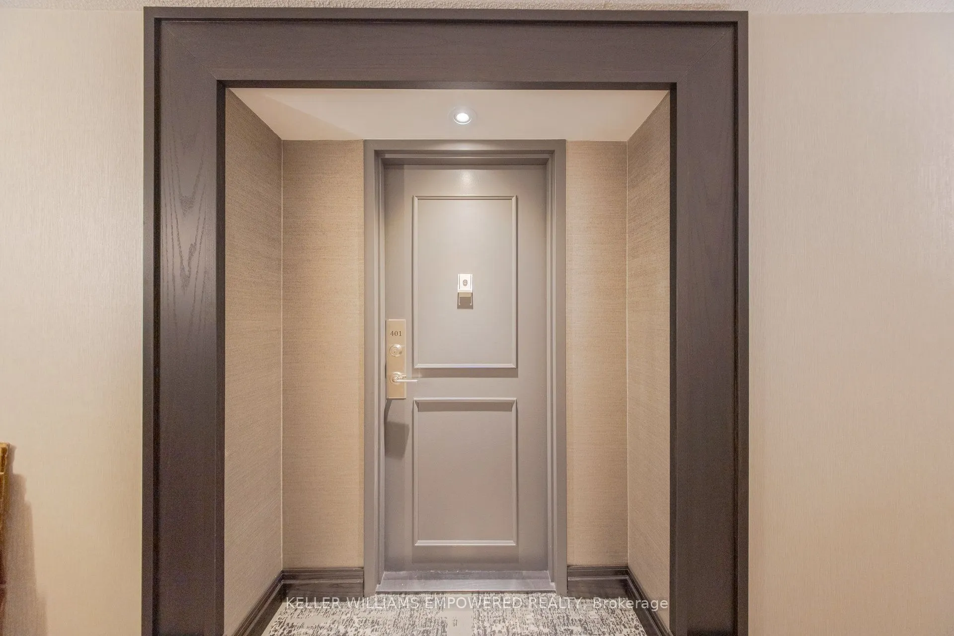 7460 Bathurst Street, #401
