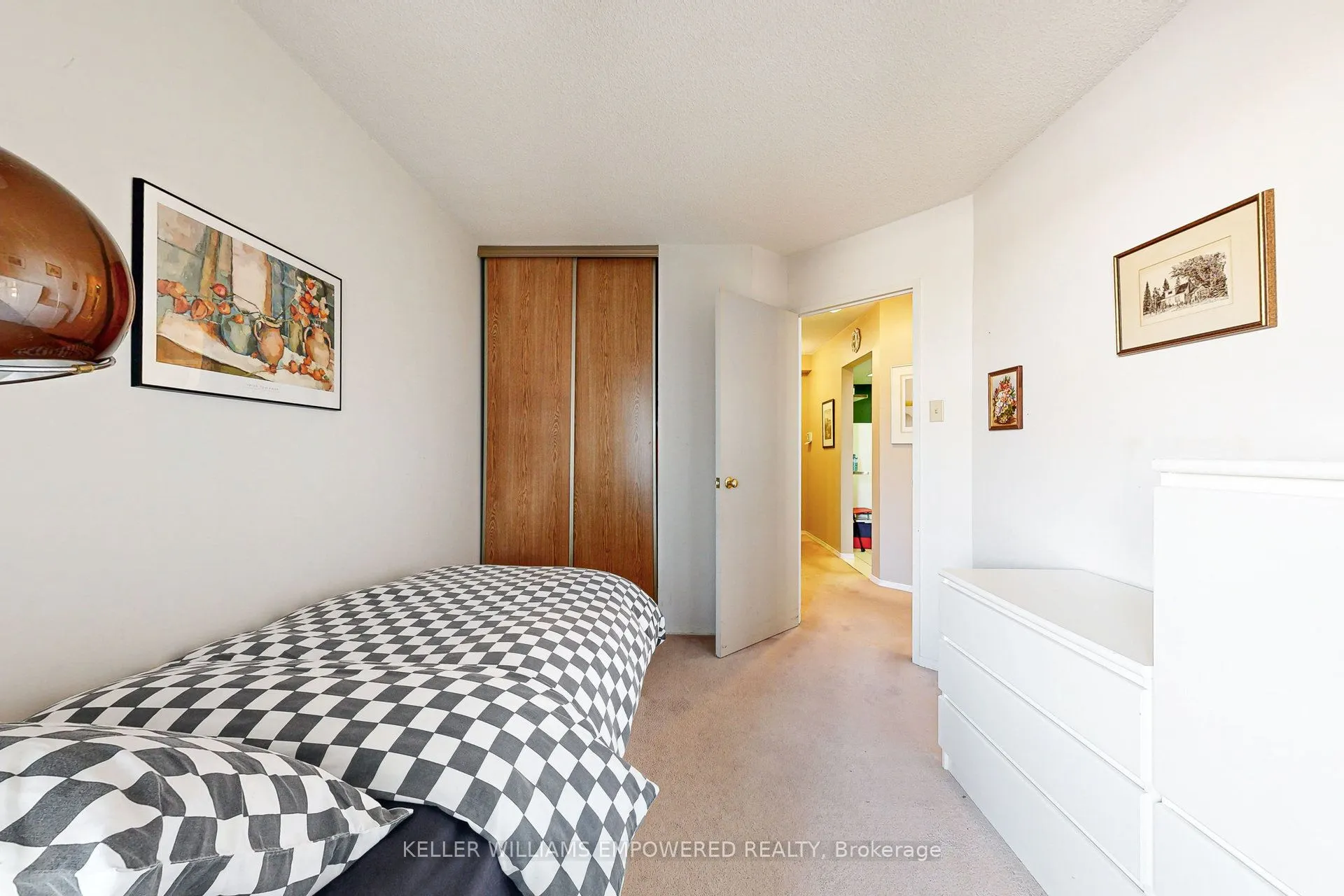 7460 Bathurst Street, #401