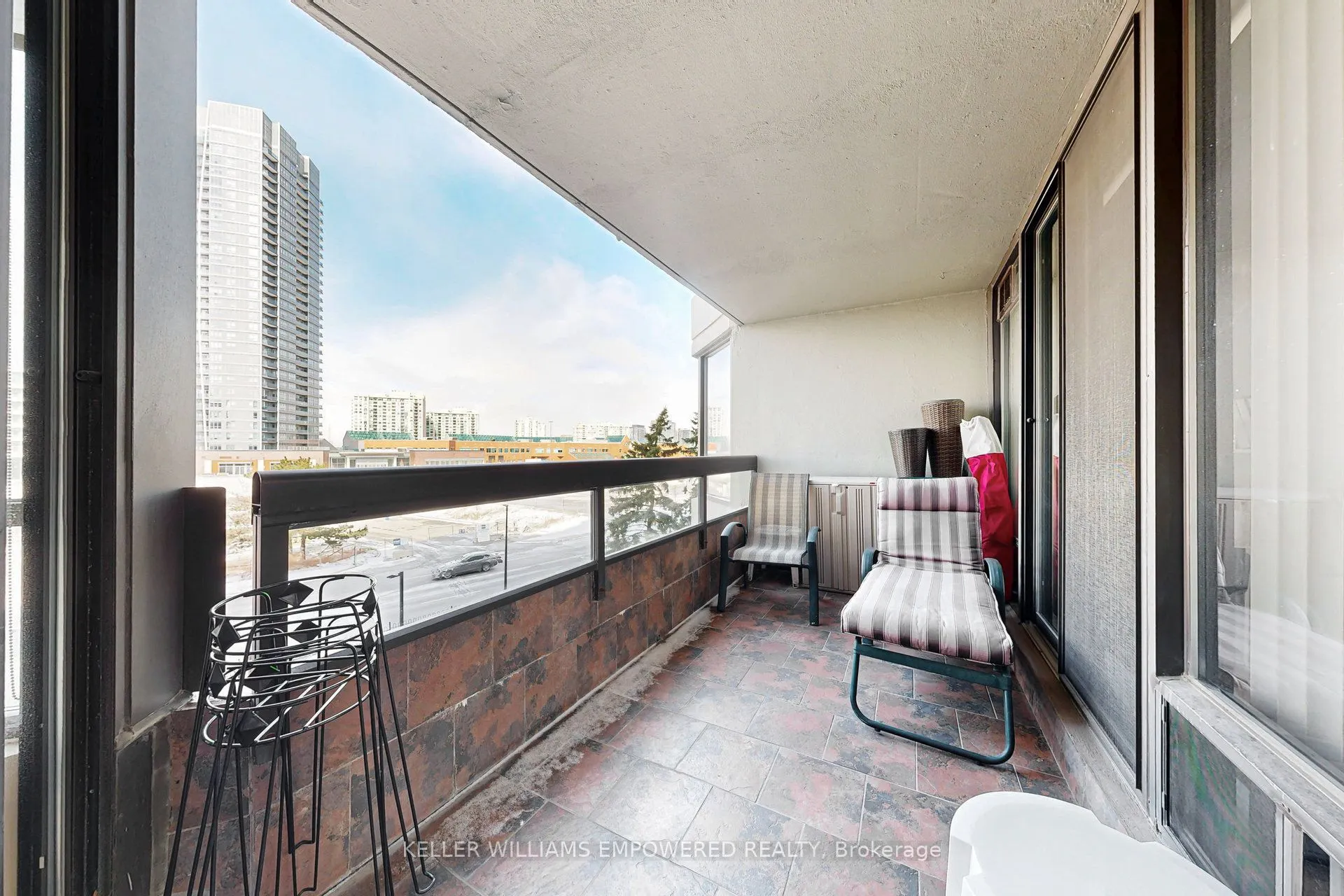 7460 Bathurst Street, #401