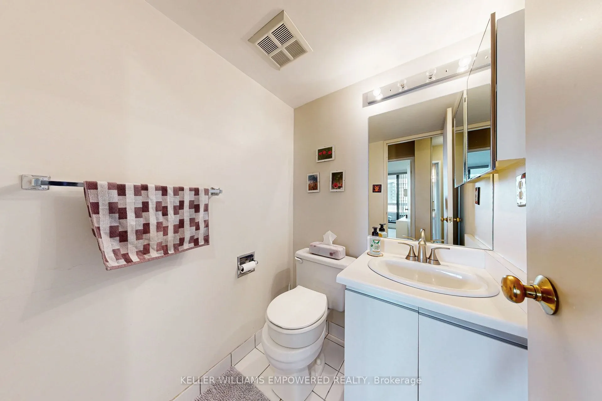 7460 Bathurst Street, #401