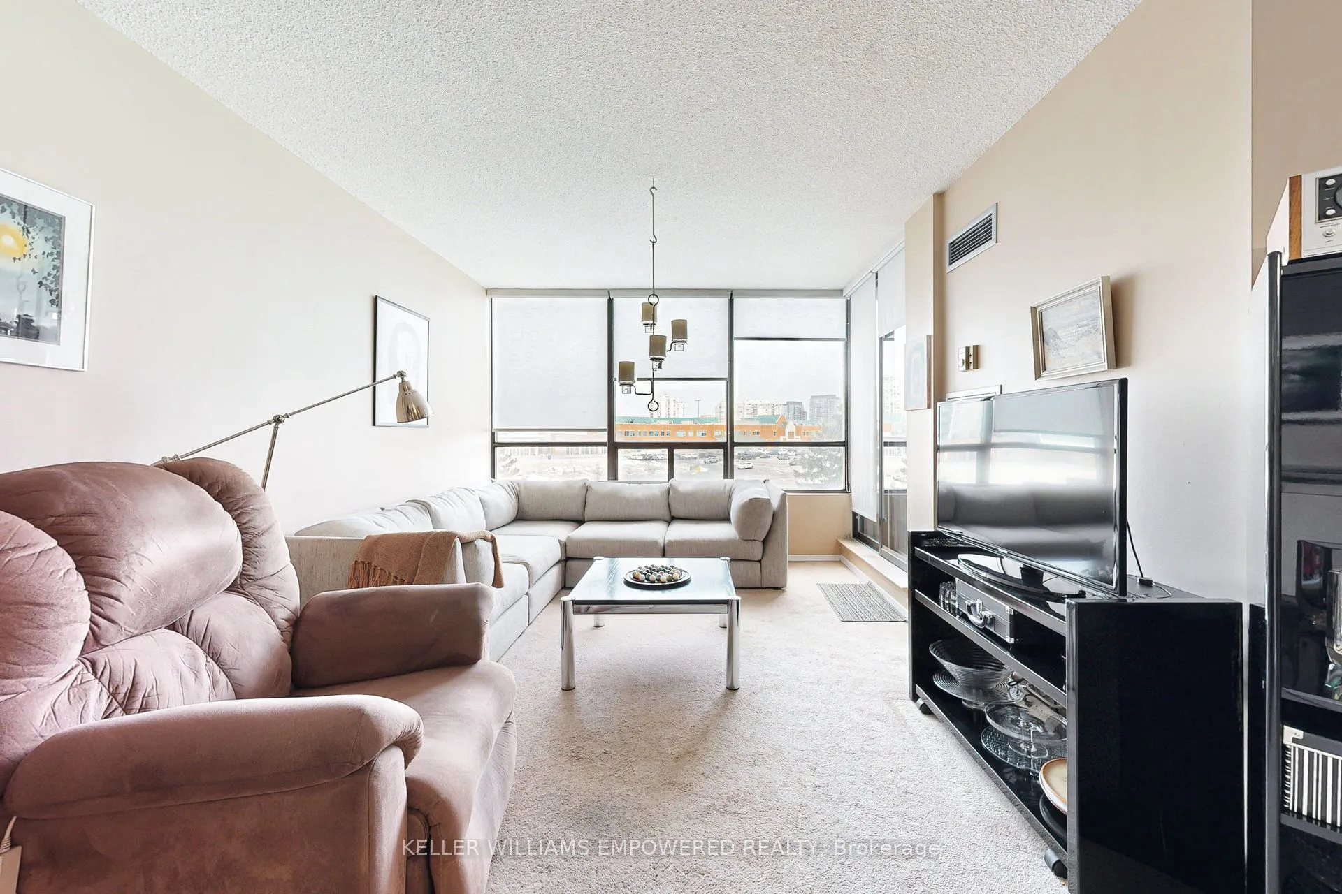 7460 Bathurst Street, #401