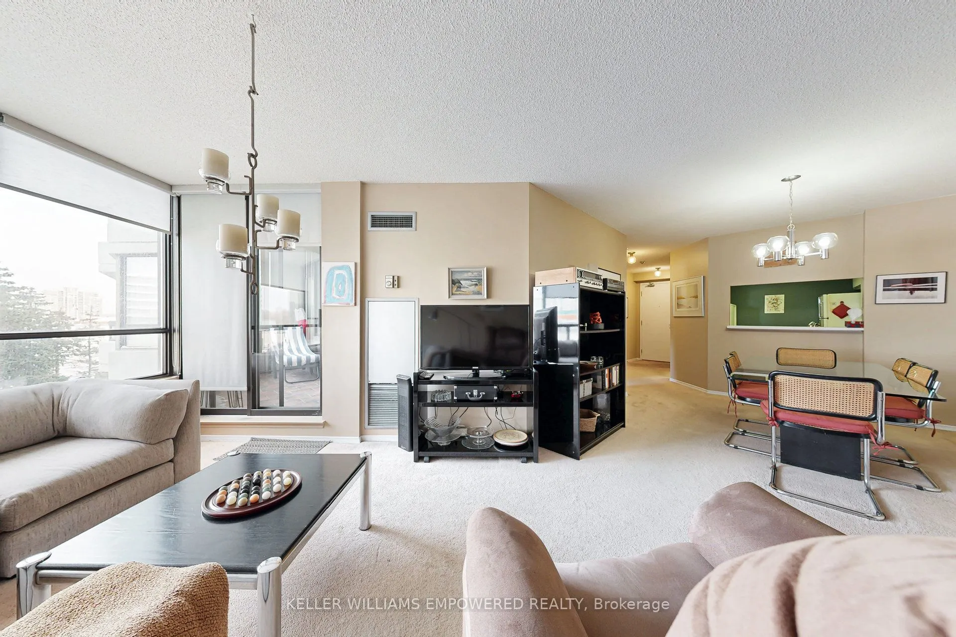 7460 Bathurst Street, #401